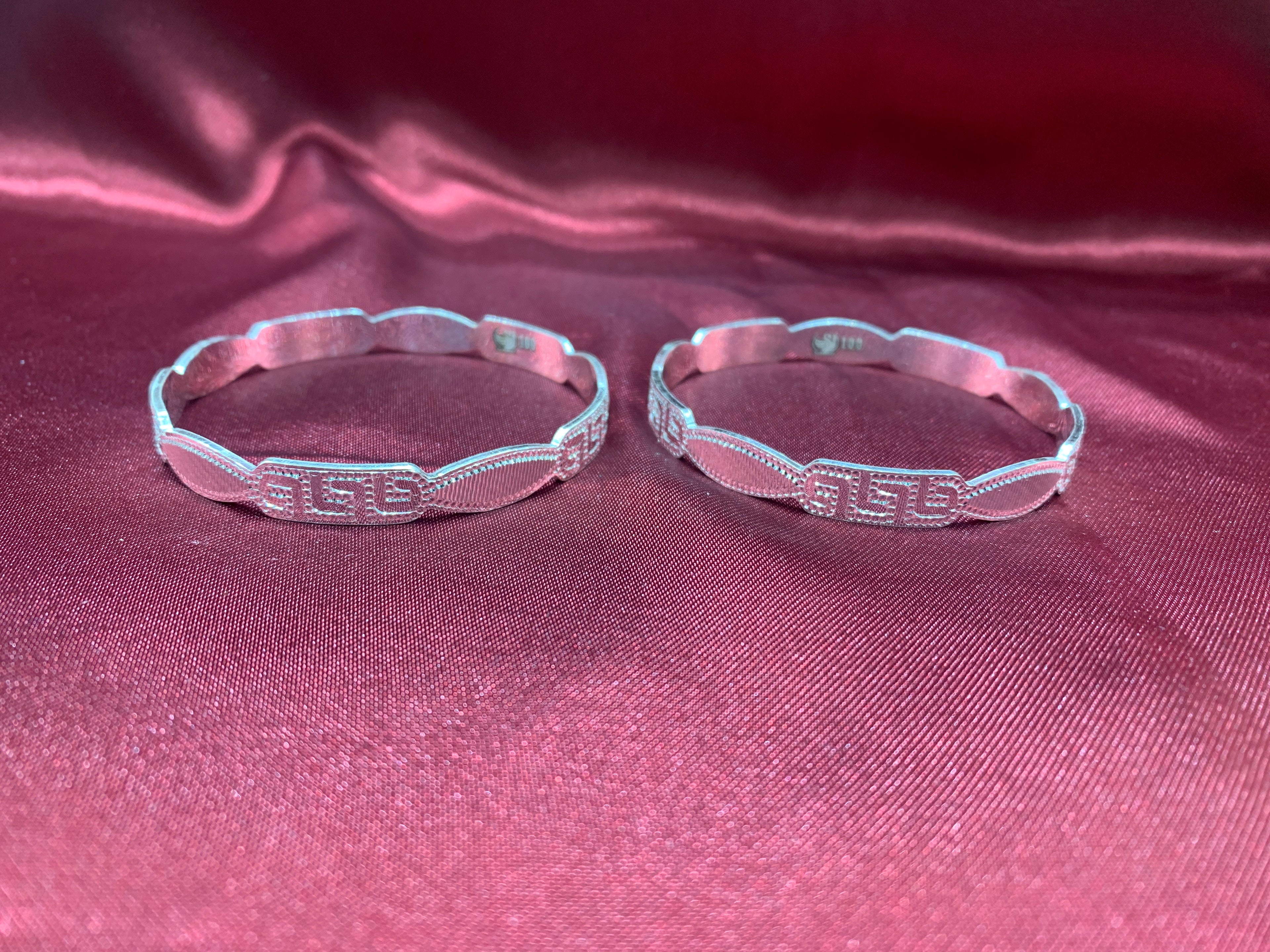 Traditional silver bangles B34