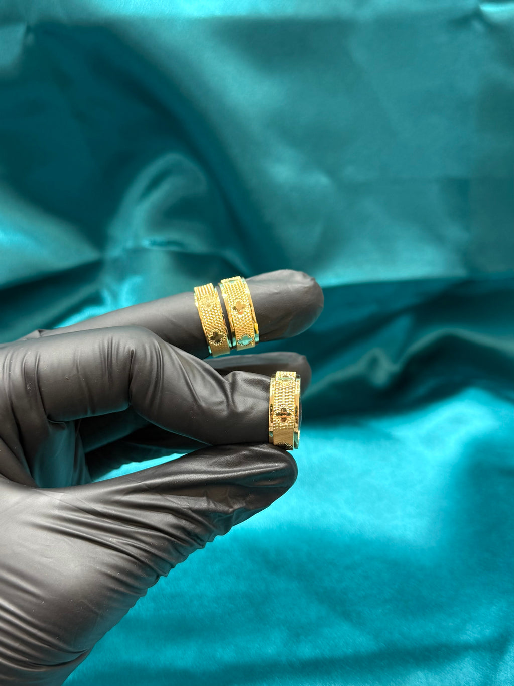 Clover Design 22k Gold Ring