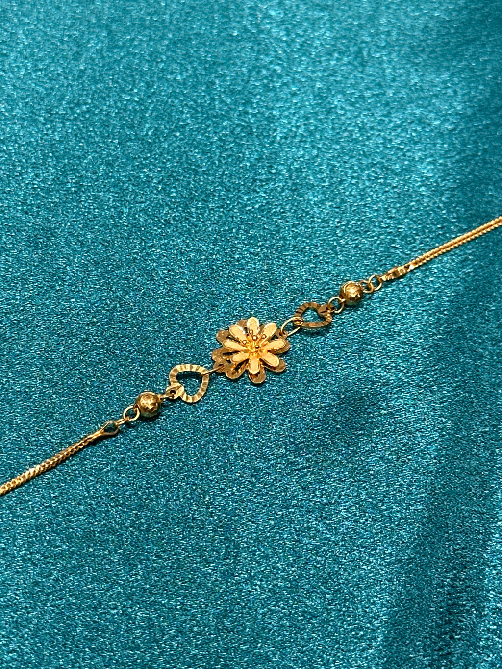 22K Gold Bracelet With Beads & Flower In Centre Design