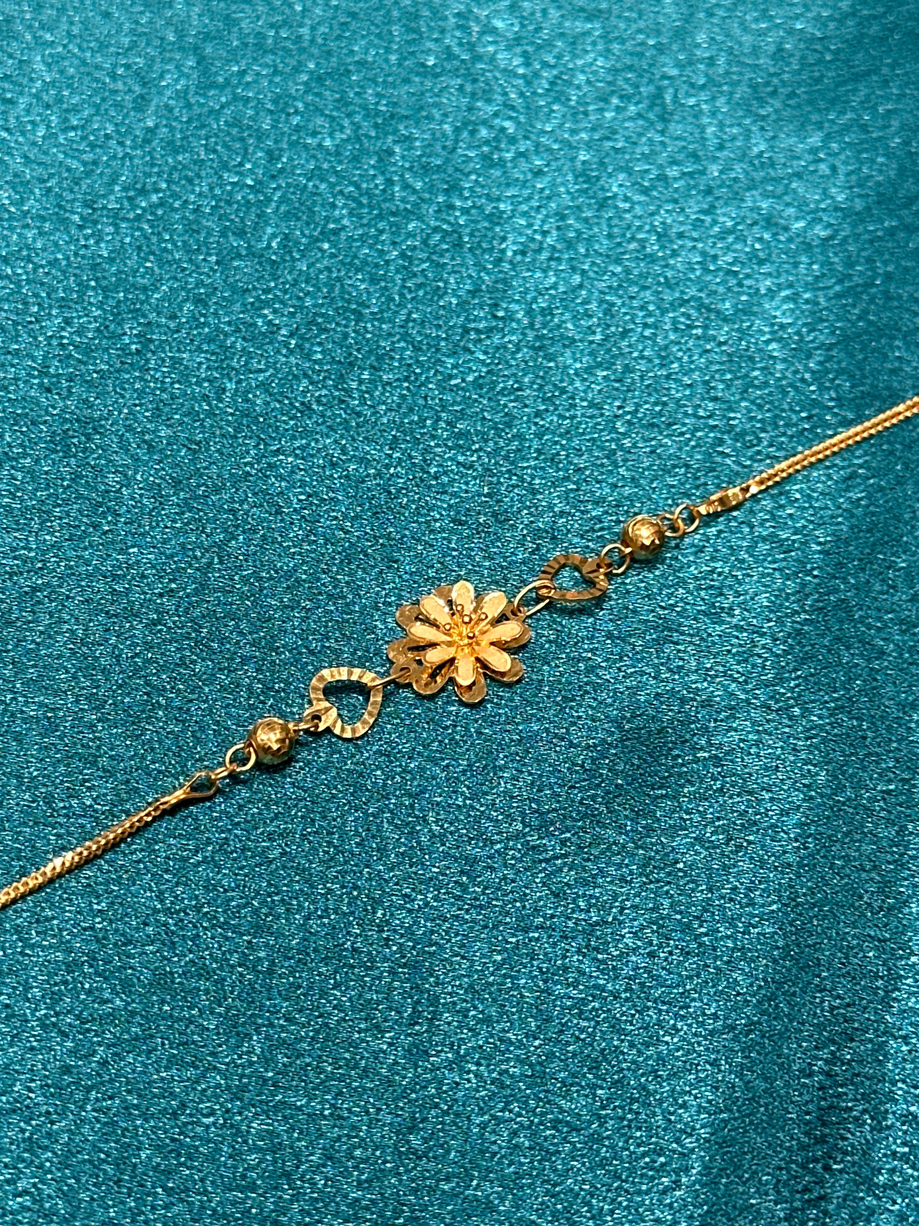 22K Gold Bracelet With Beads & Flower In Centre Design