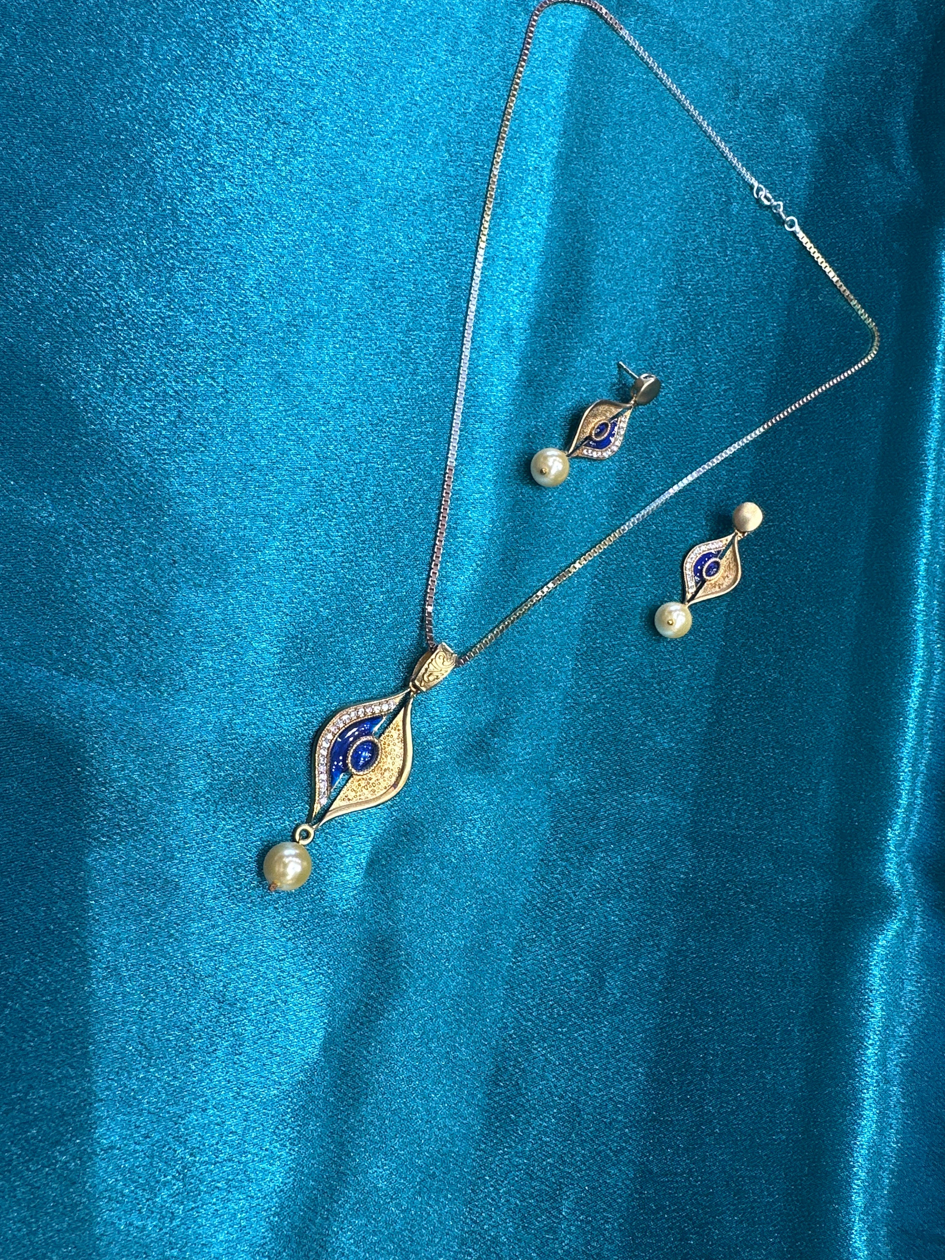 Women’s Fancy Silver pendant set