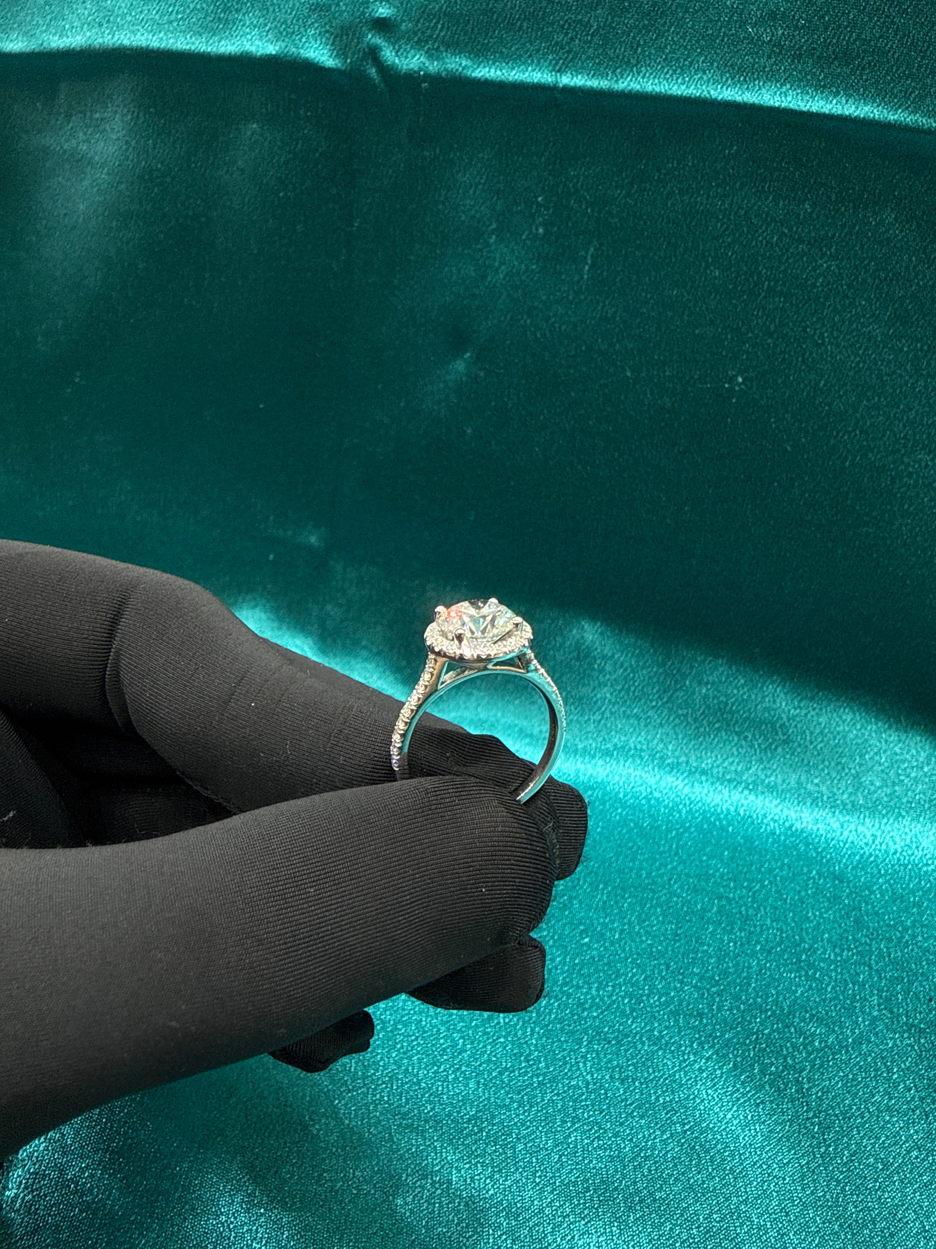 VVS Diamond Round Brilliant Engagement Ring (2 carat)