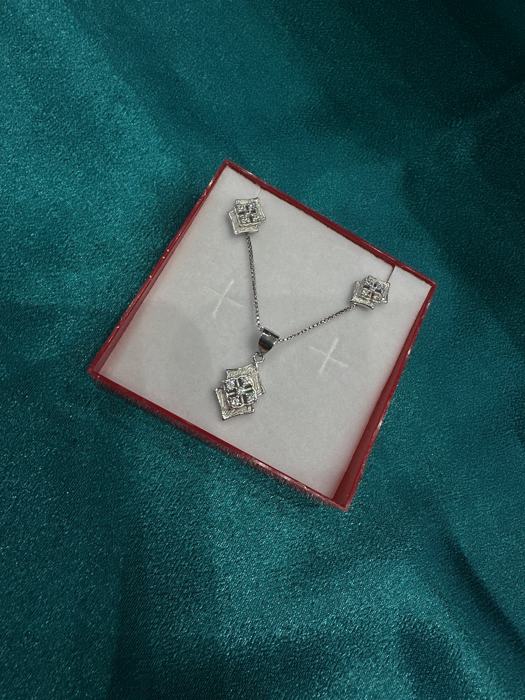 Women’s Fancy Silver pendant set