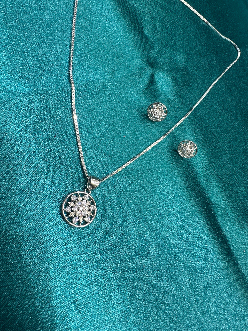 Women’s Fancy Silver pendant set