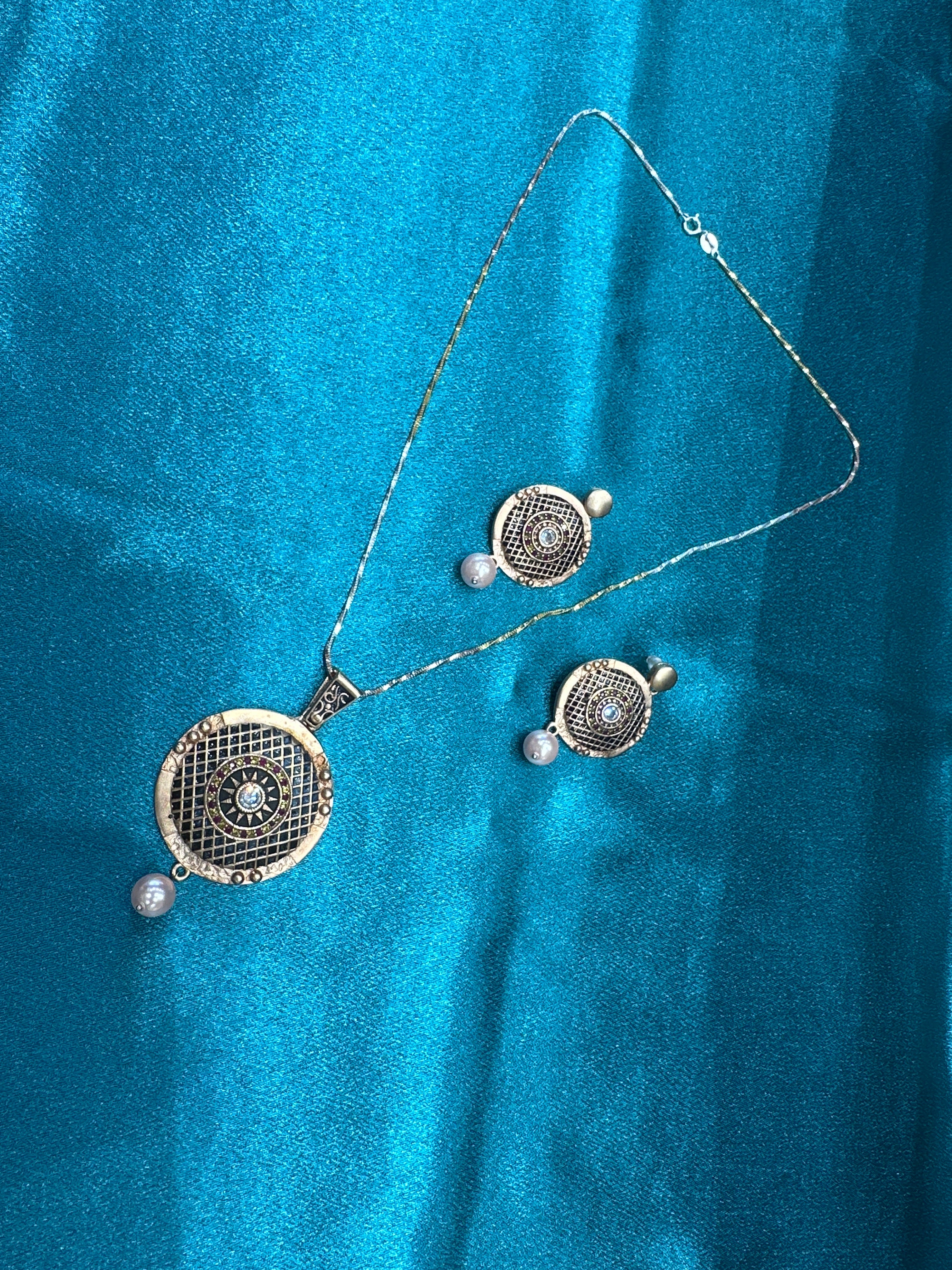 Women’s Fancy Silver pendant set