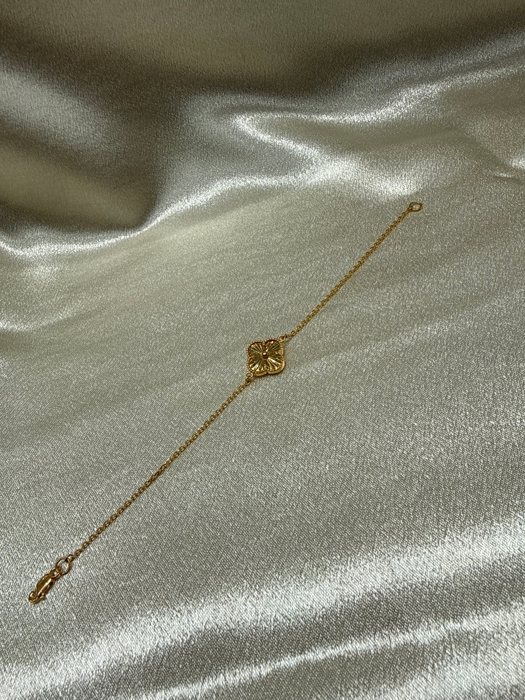22k Gold Bracelet With Single Large Clover