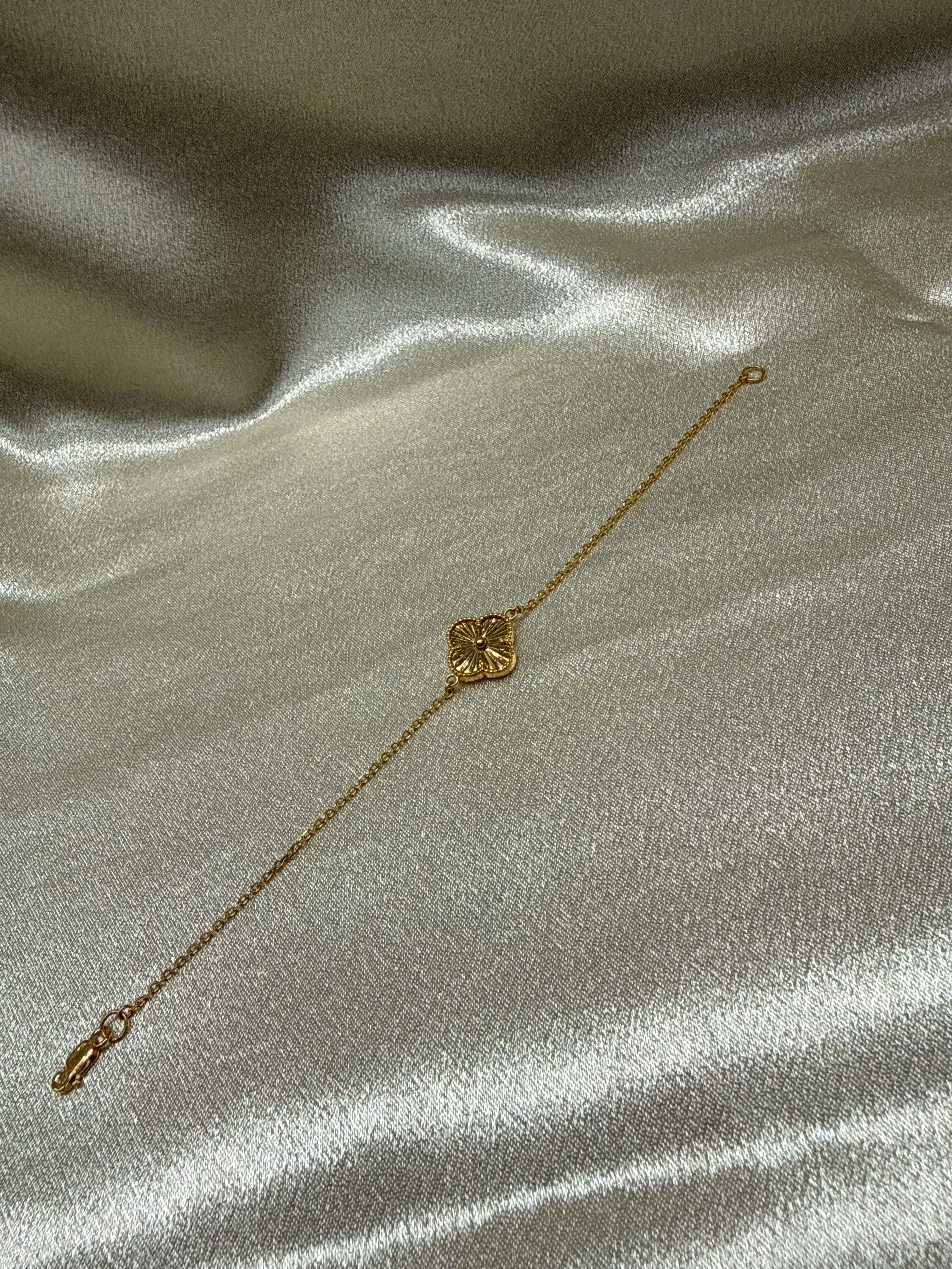 22k Gold Bracelet With Single Large Clover