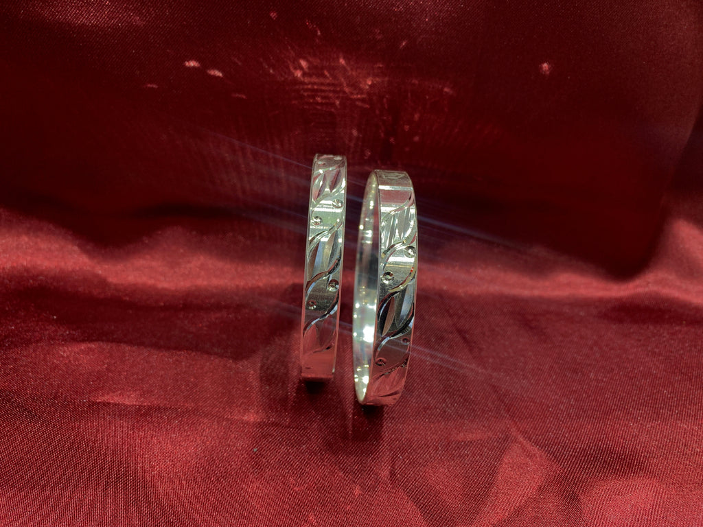 Traditional silver bangles B8