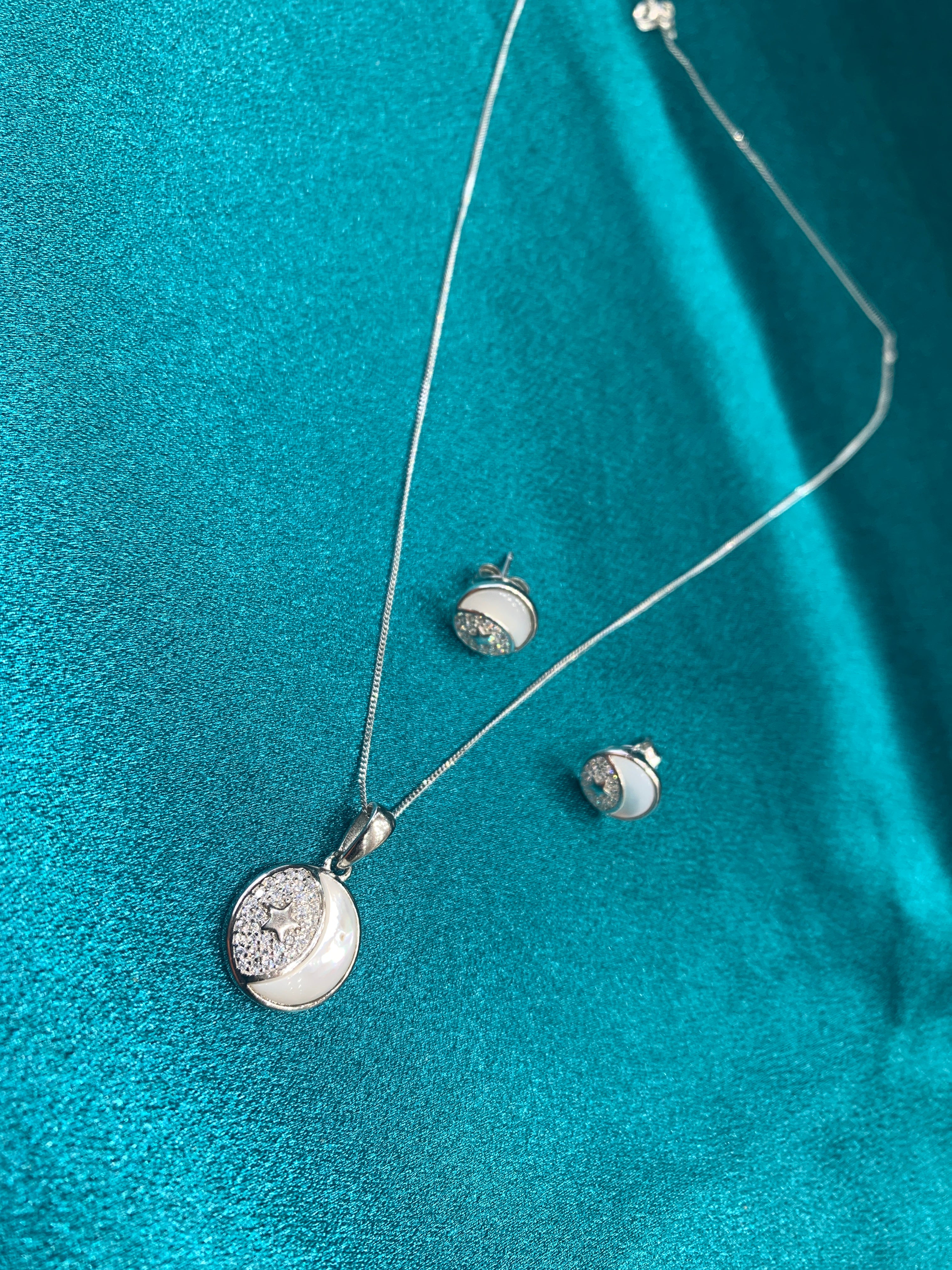 Women’s Fancy Silver pendant set