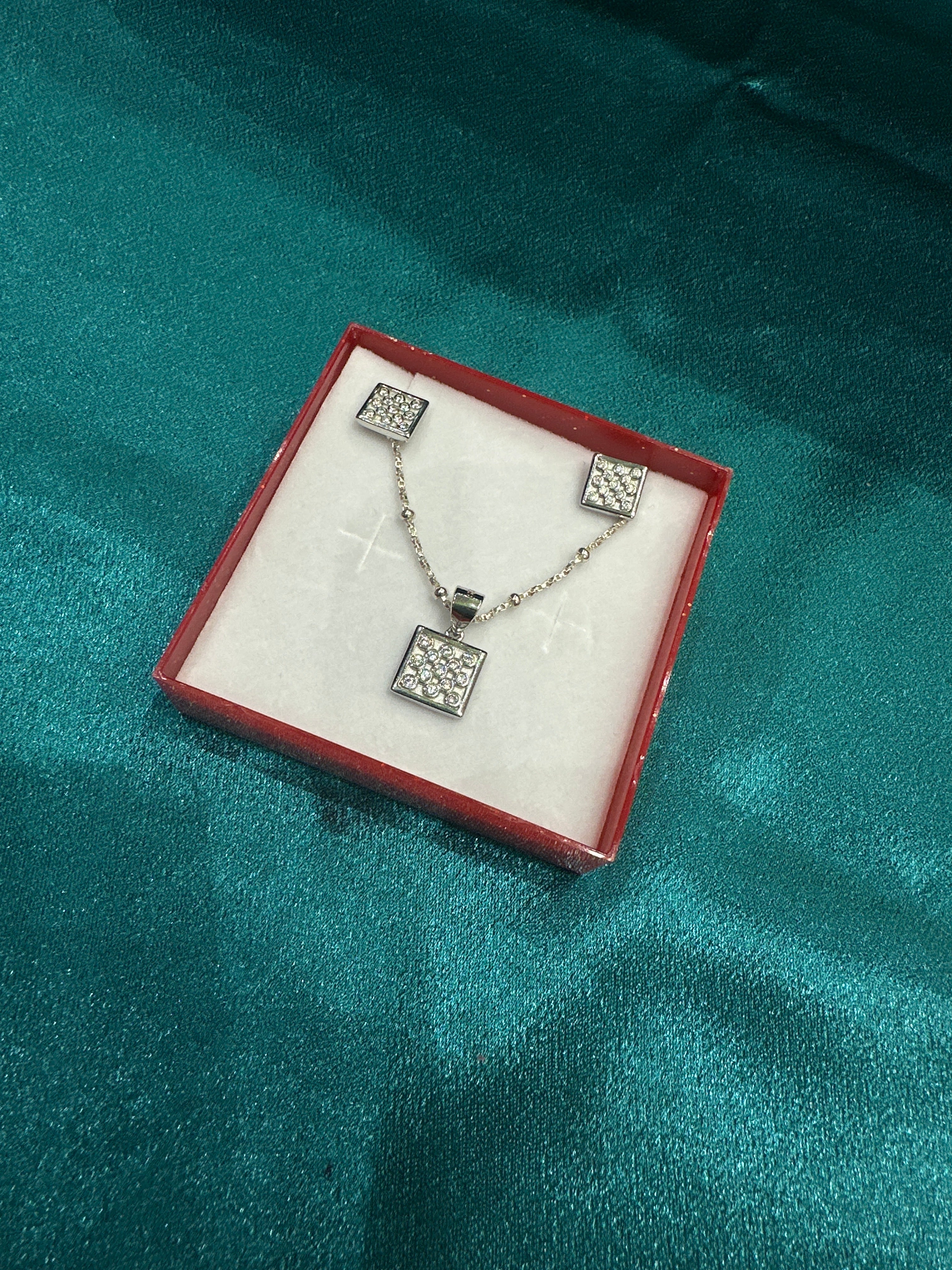 Women’s Fancy Silver pendant set