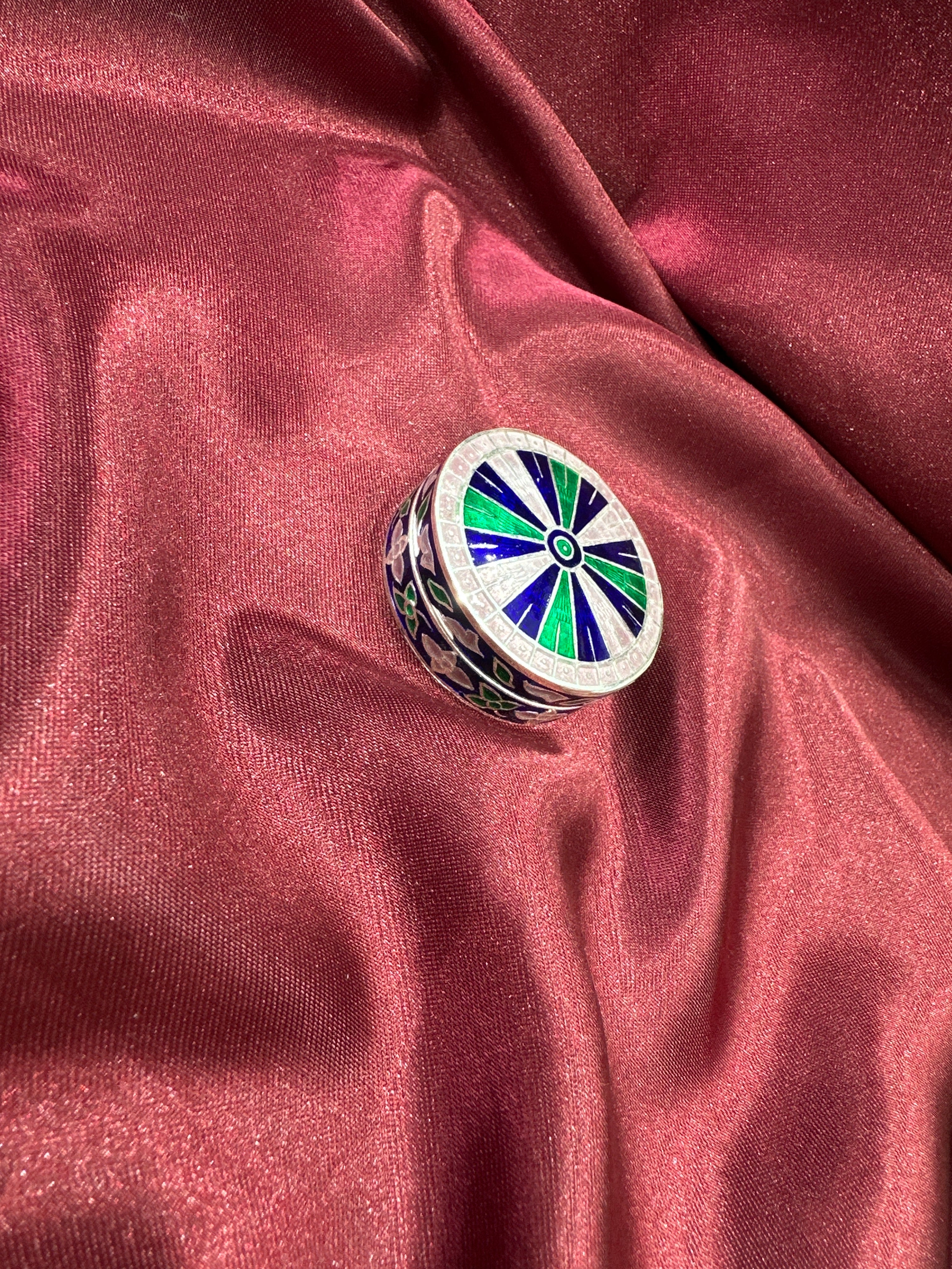 Silver designer box (medium)