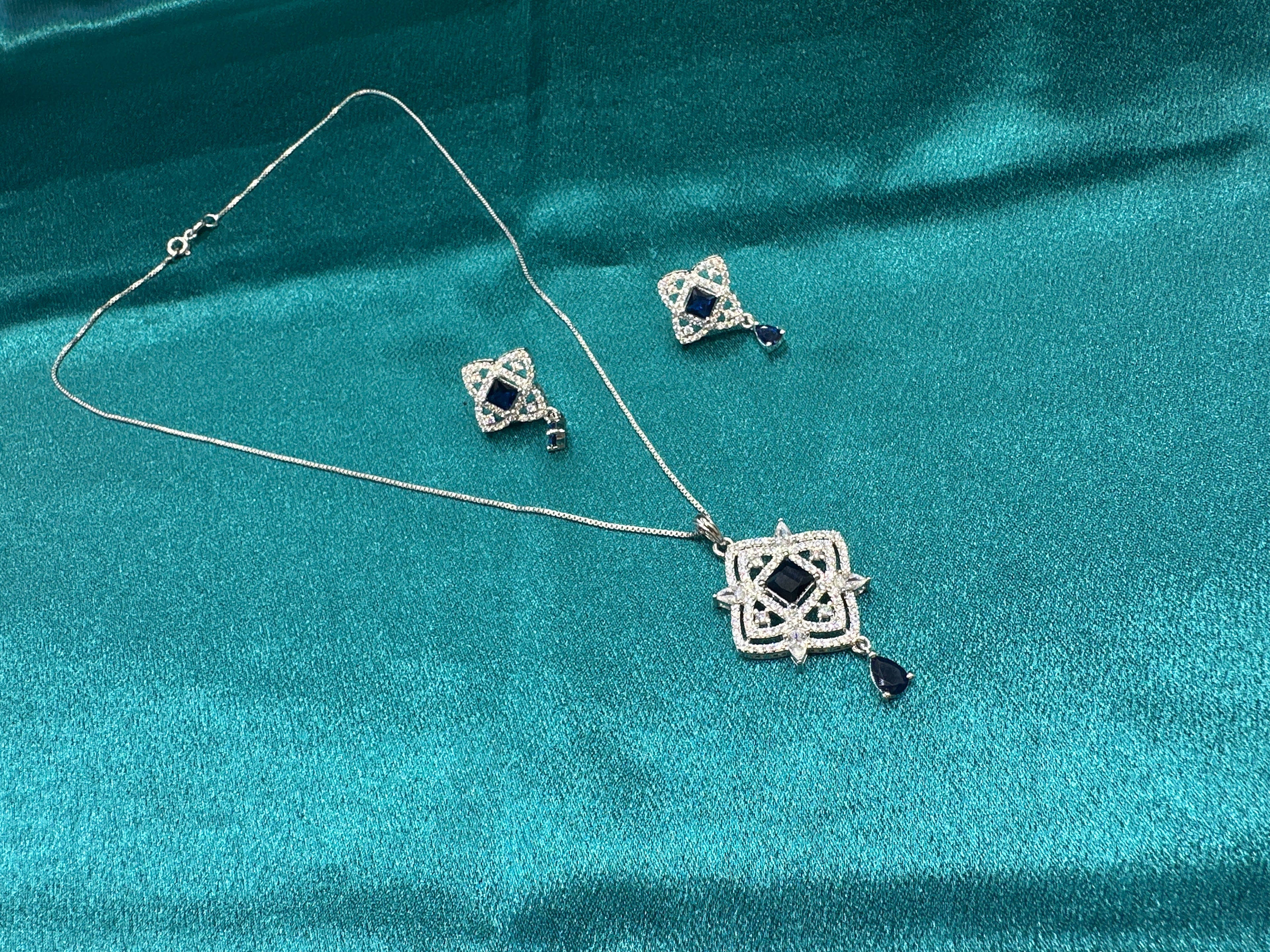 Women’s Fancy Silver pendant set