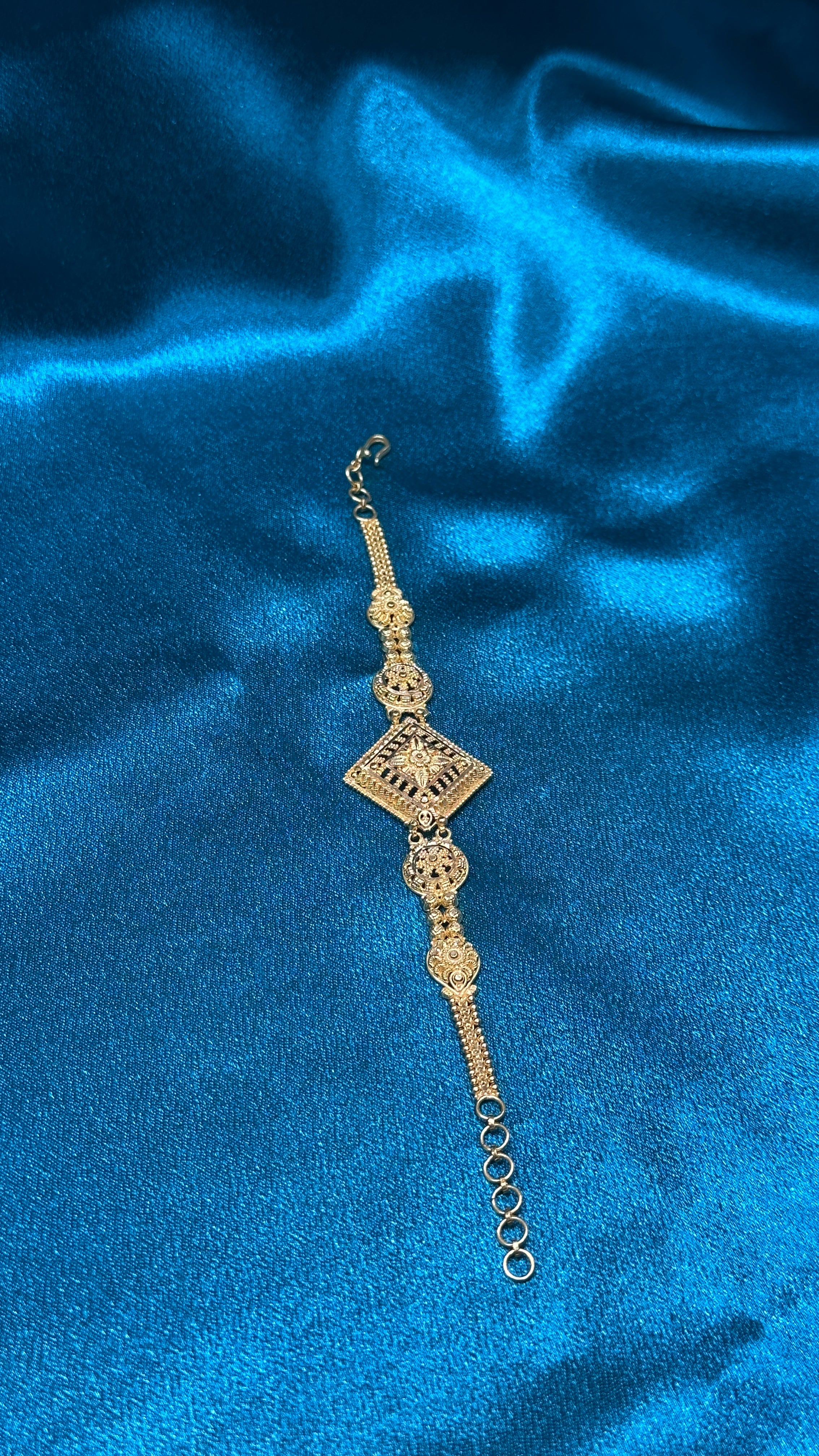 22K Gold Traditional Ladies bracelet