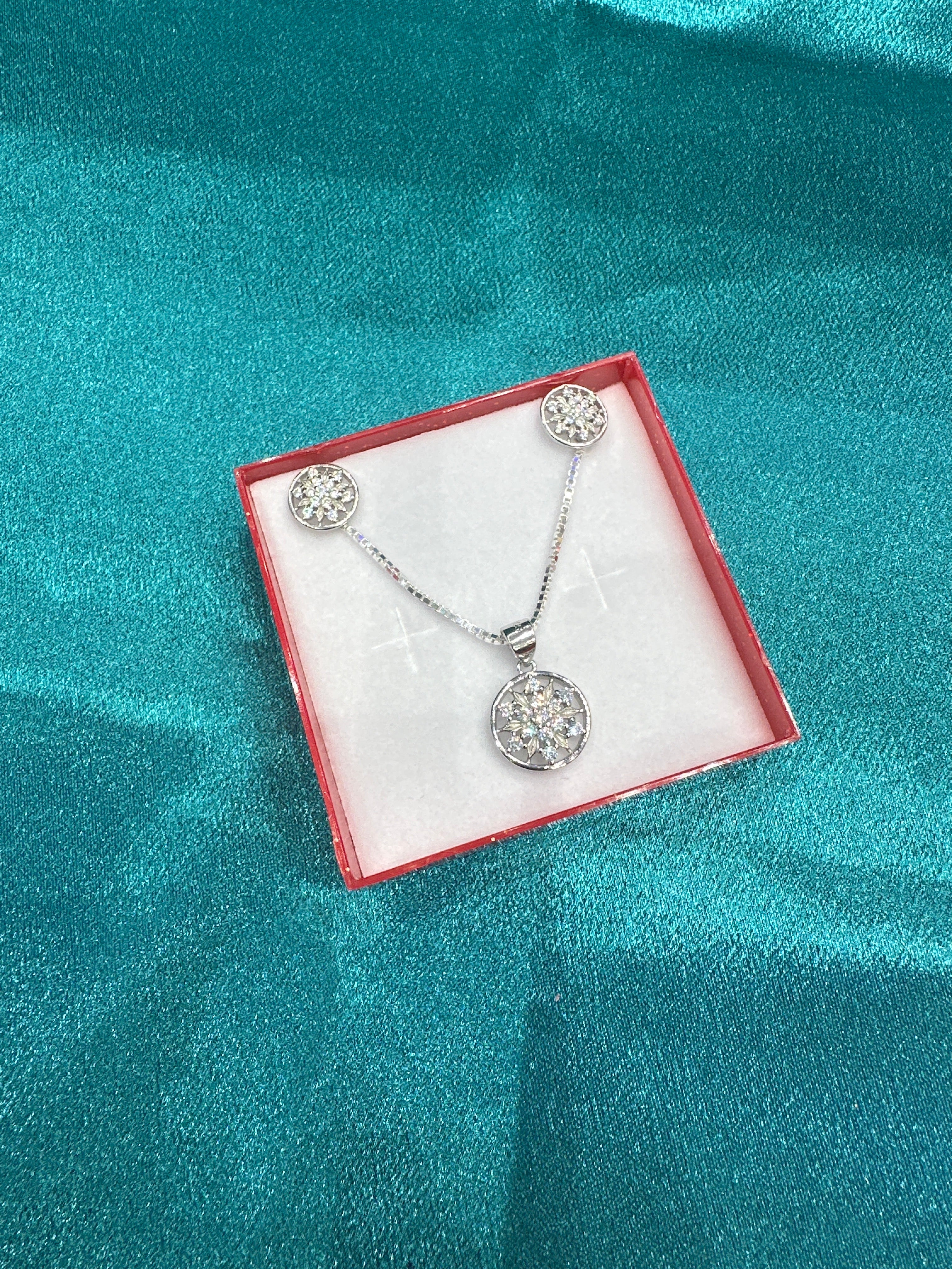 Women’s Fancy Silver pendant set