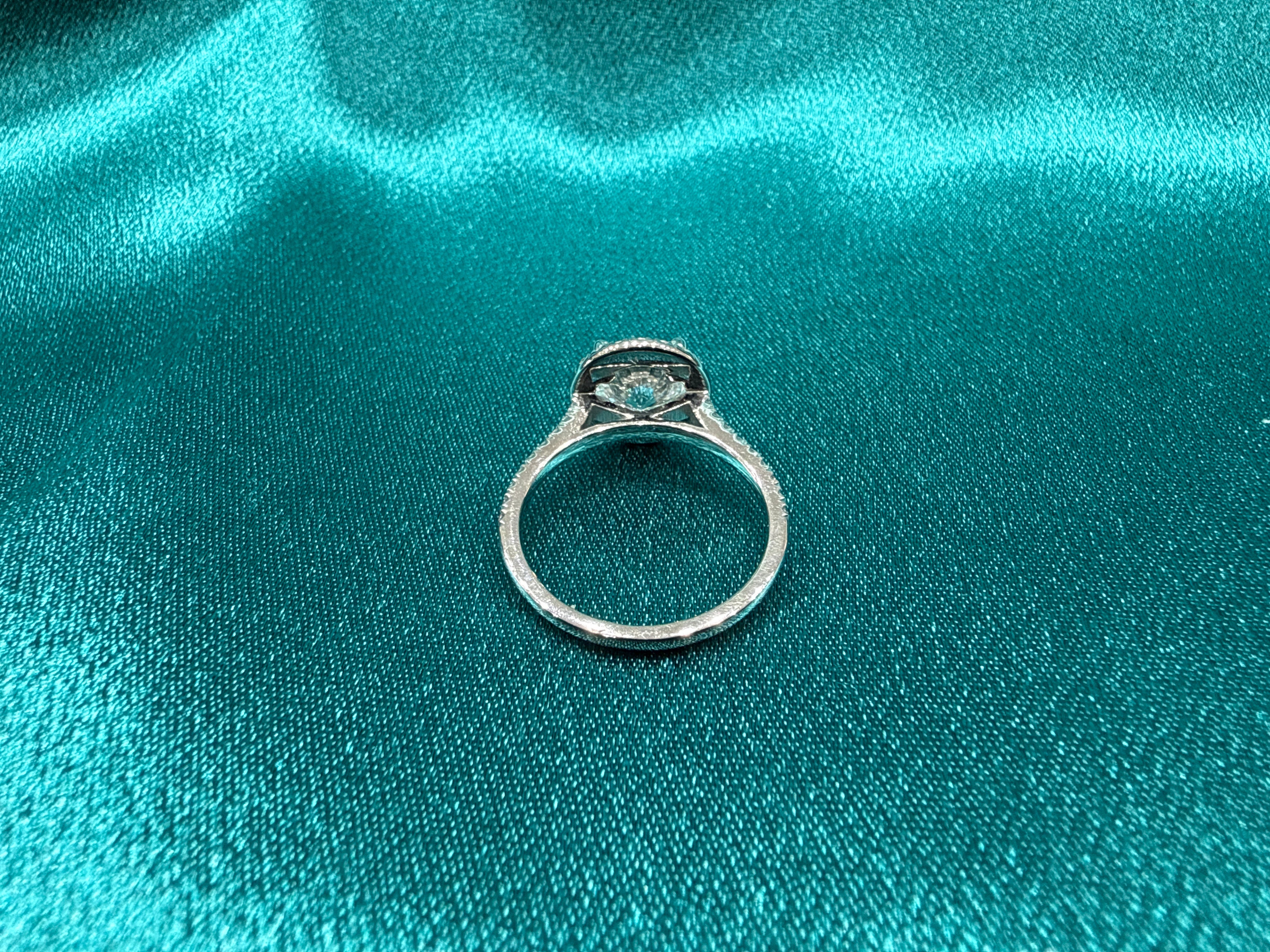 VVS Diamond Round Brilliant Engagement Ring (2 carat)