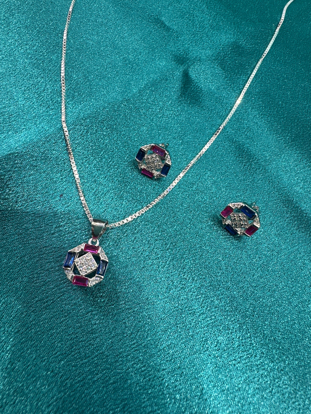 Women’s Fancy Silver pendant set