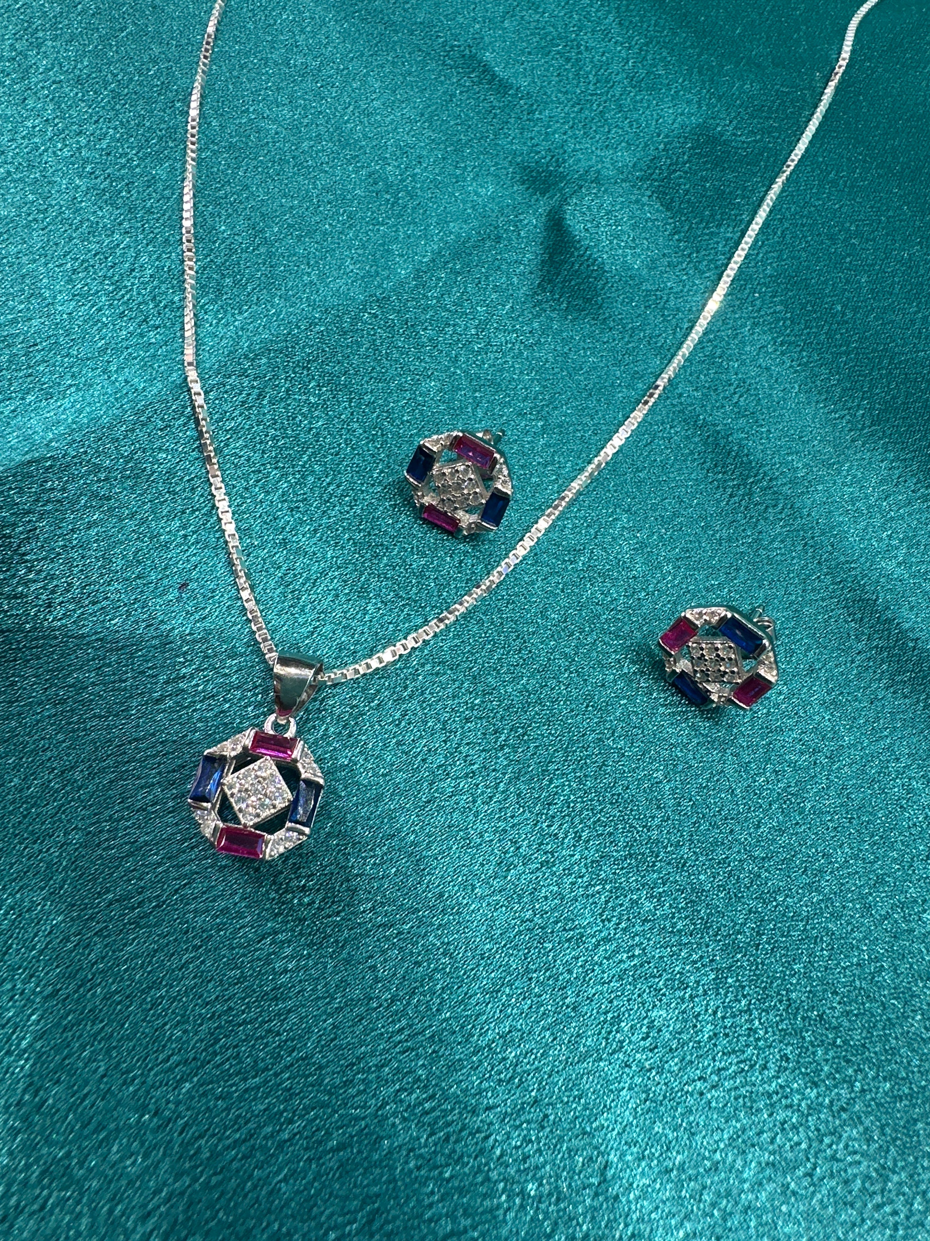 Women’s Fancy Silver pendant set