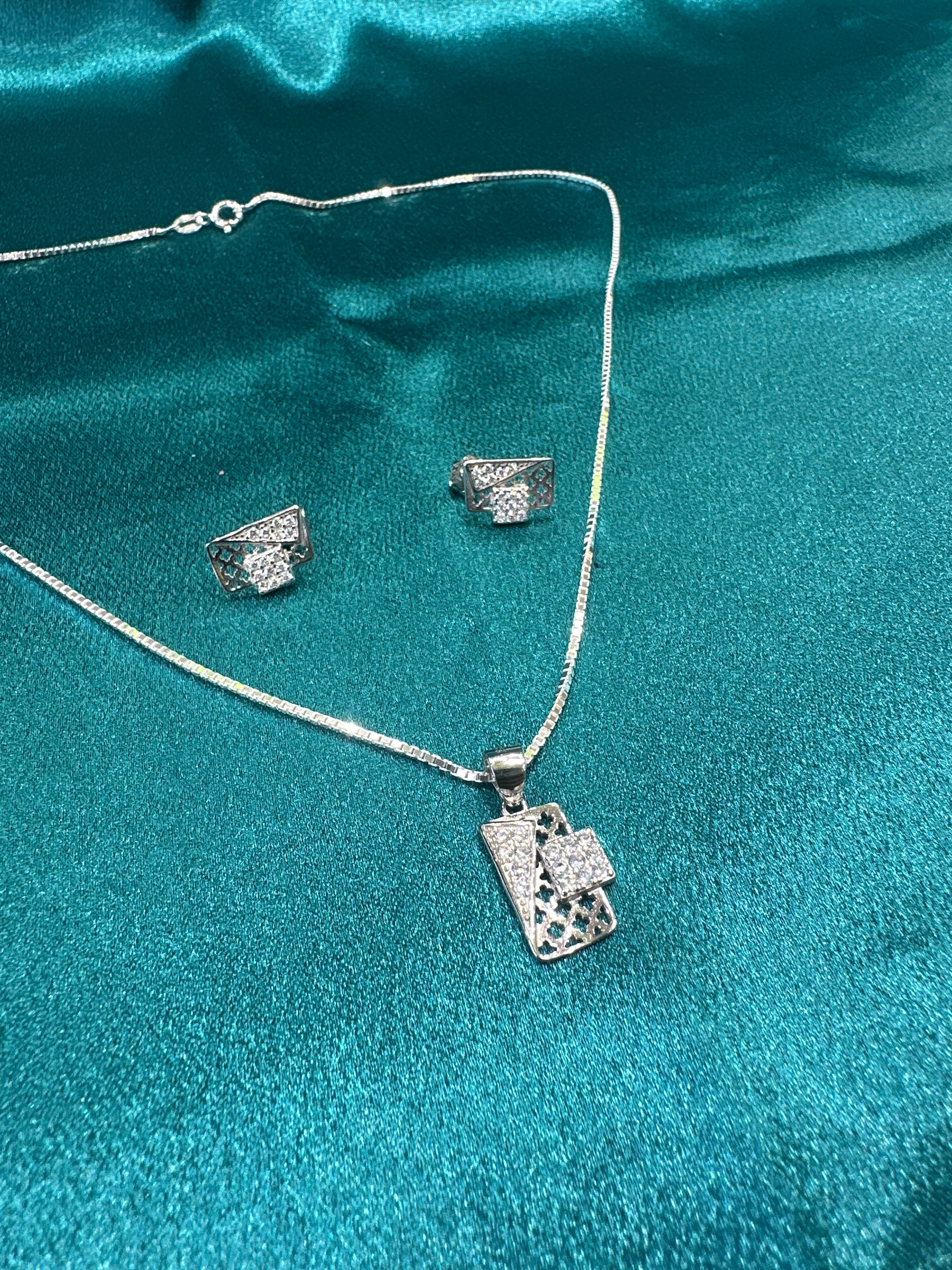 Women’s Fancy Silver pendant set