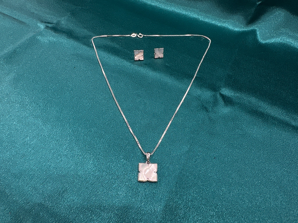 Women’s Fancy Silver pendant set