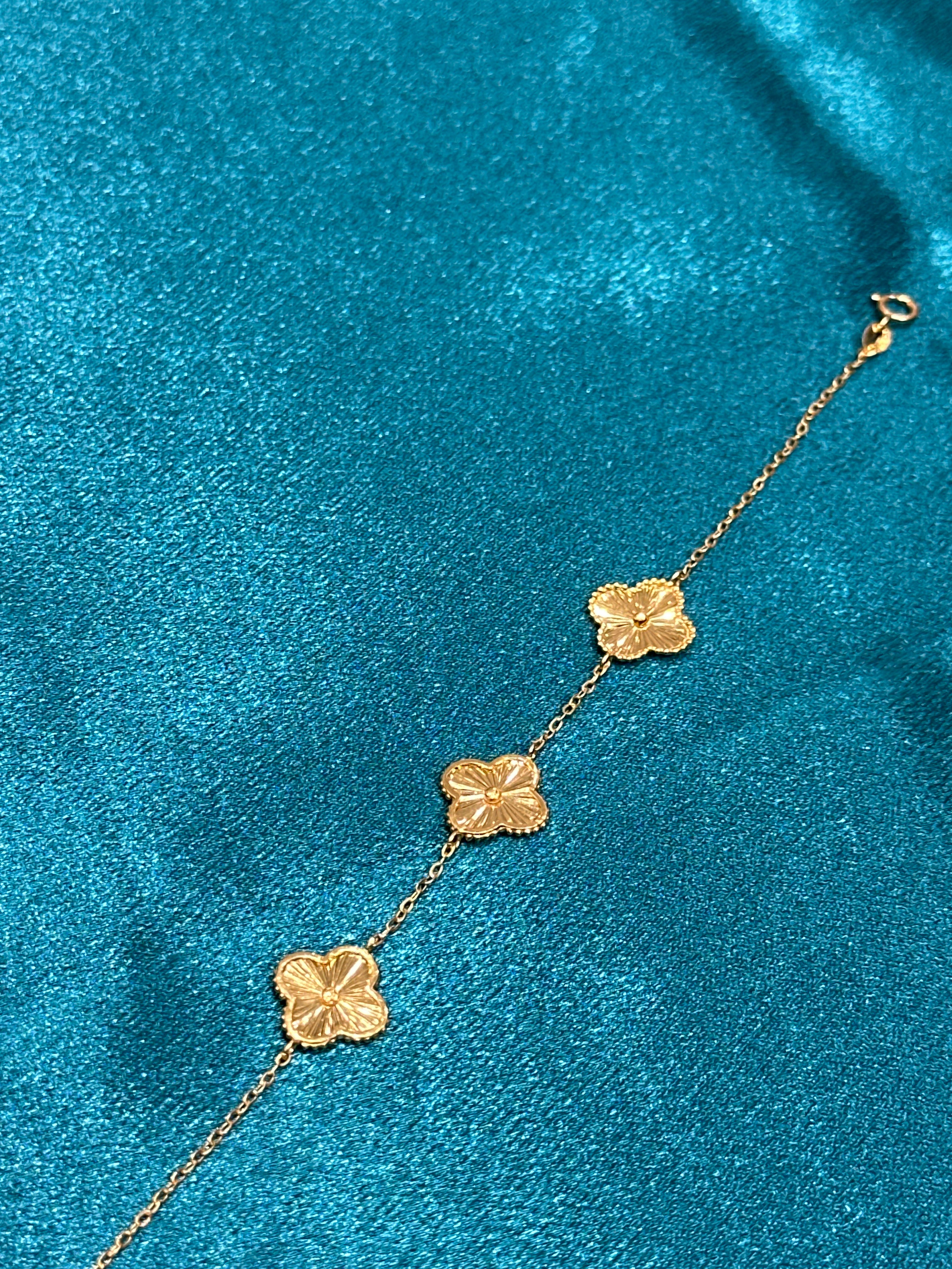 22K Gold Bracelet 3 Clover Design ( Lightweight )