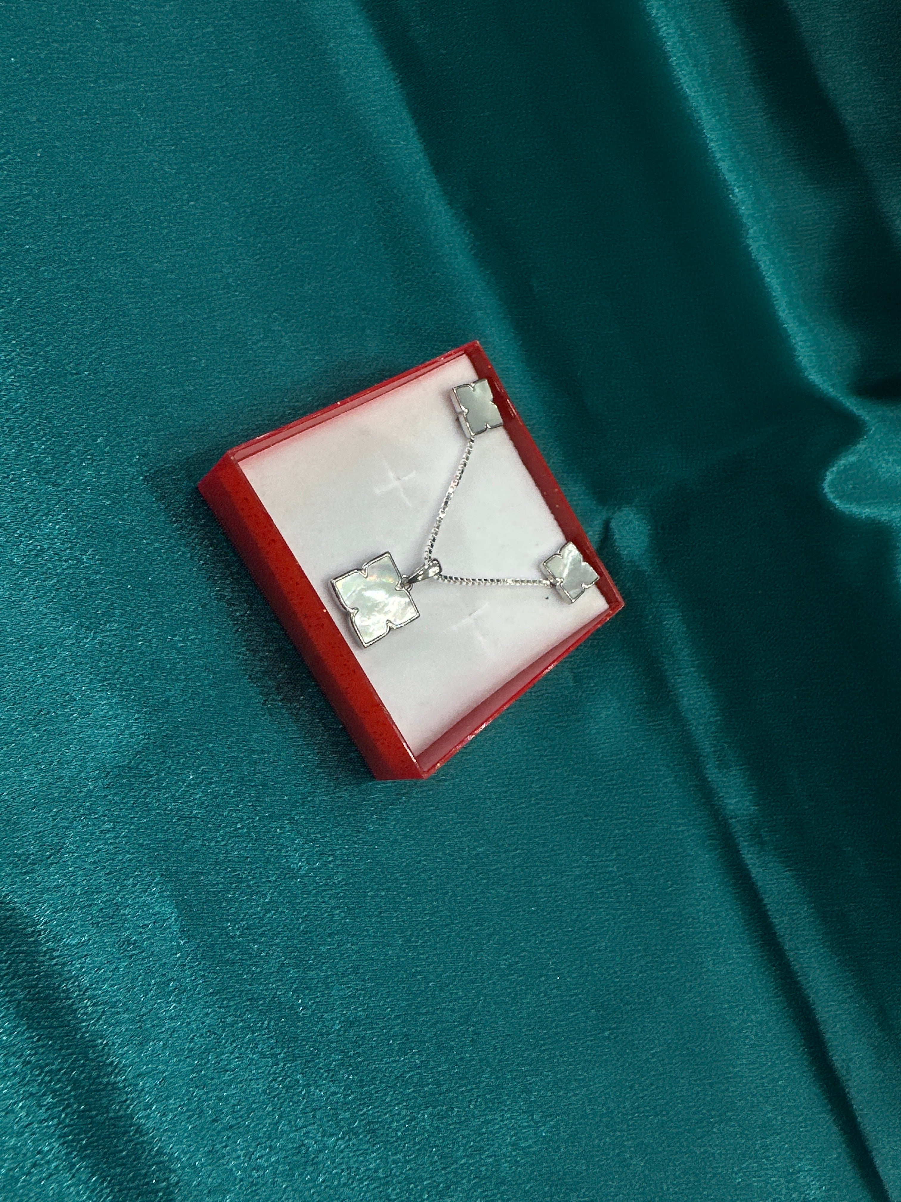 Women’s Fancy Silver pendant set