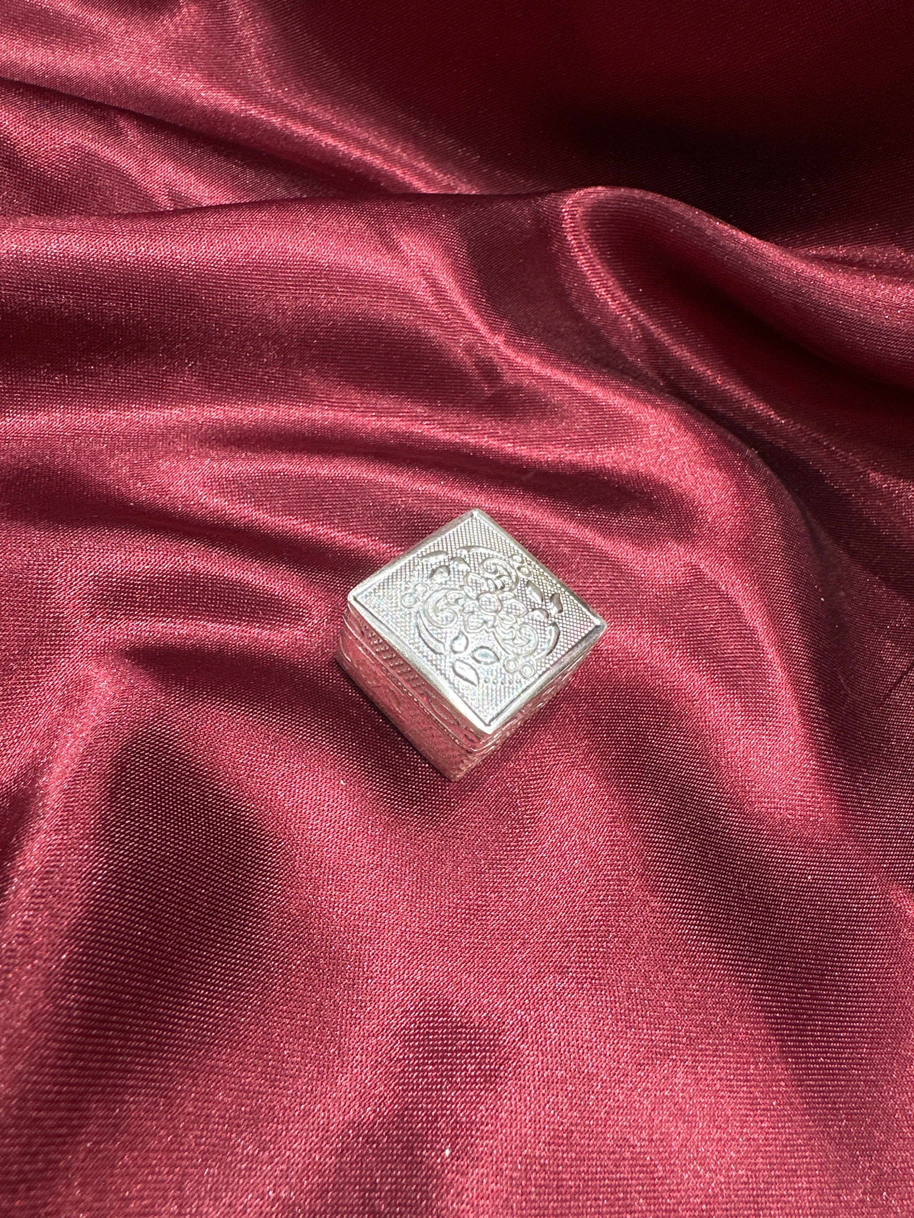 Silver designer box (medium)