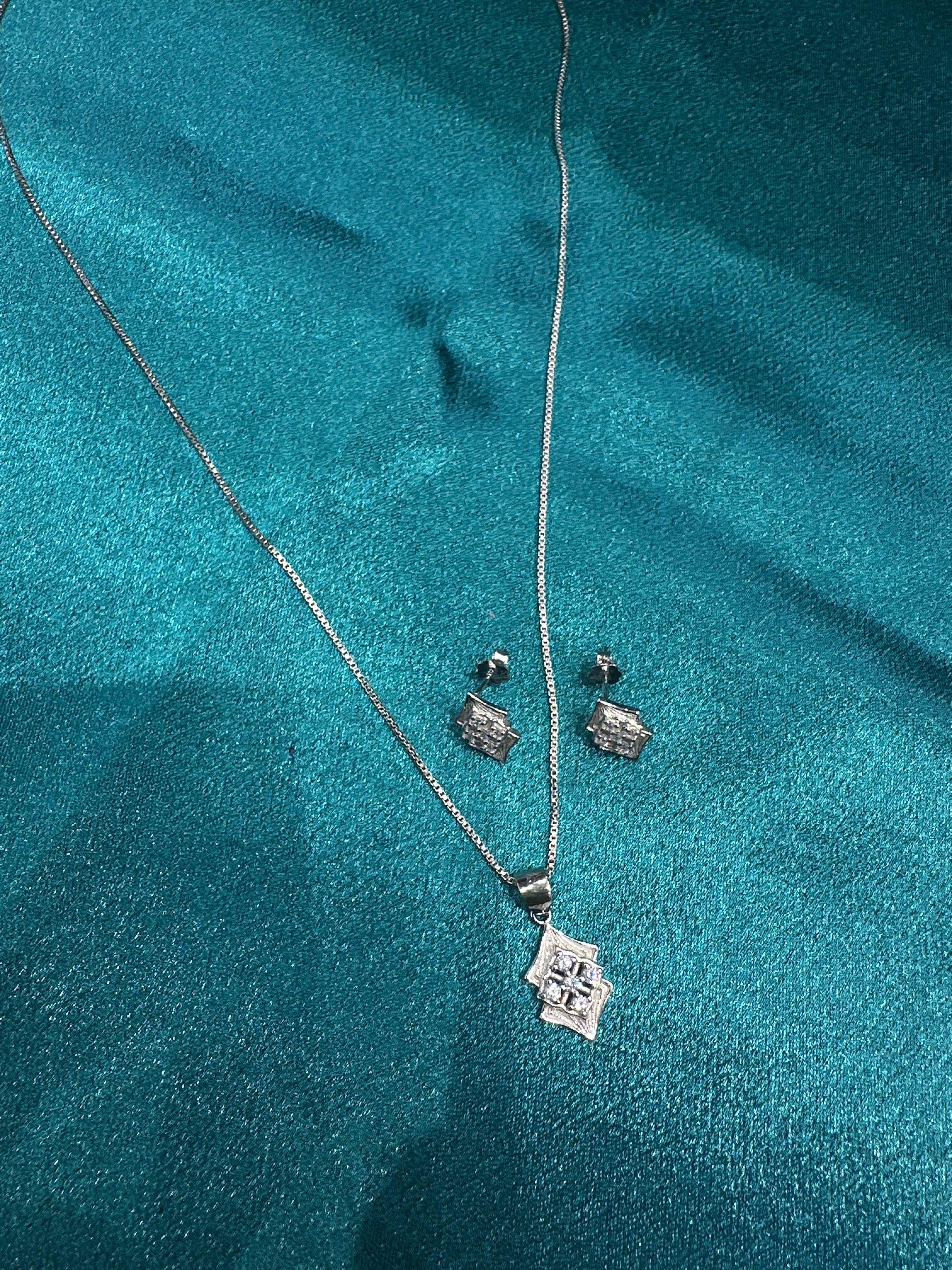Women’s Fancy Silver pendant set
