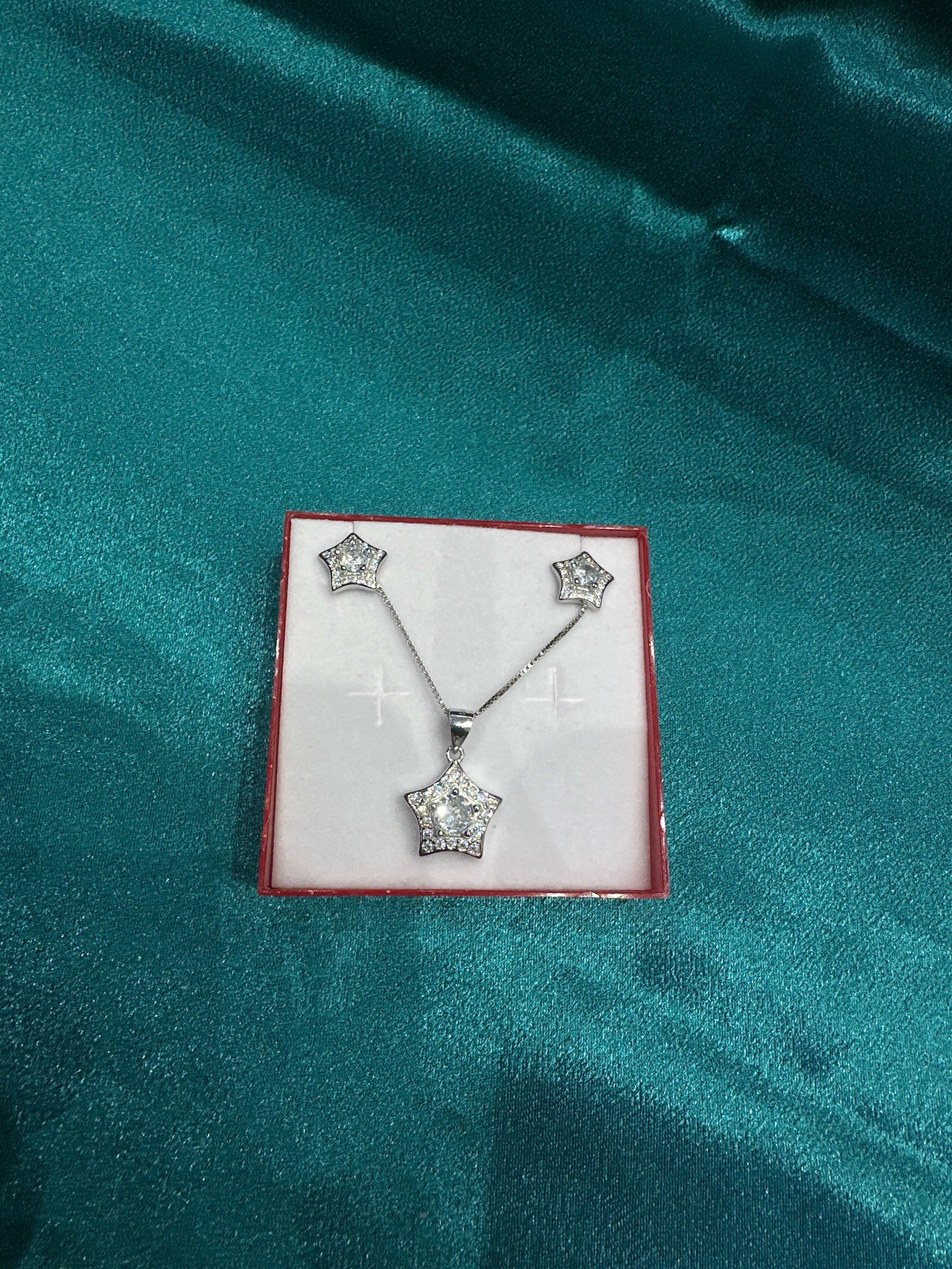 Women’s Fancy Silver pendant set