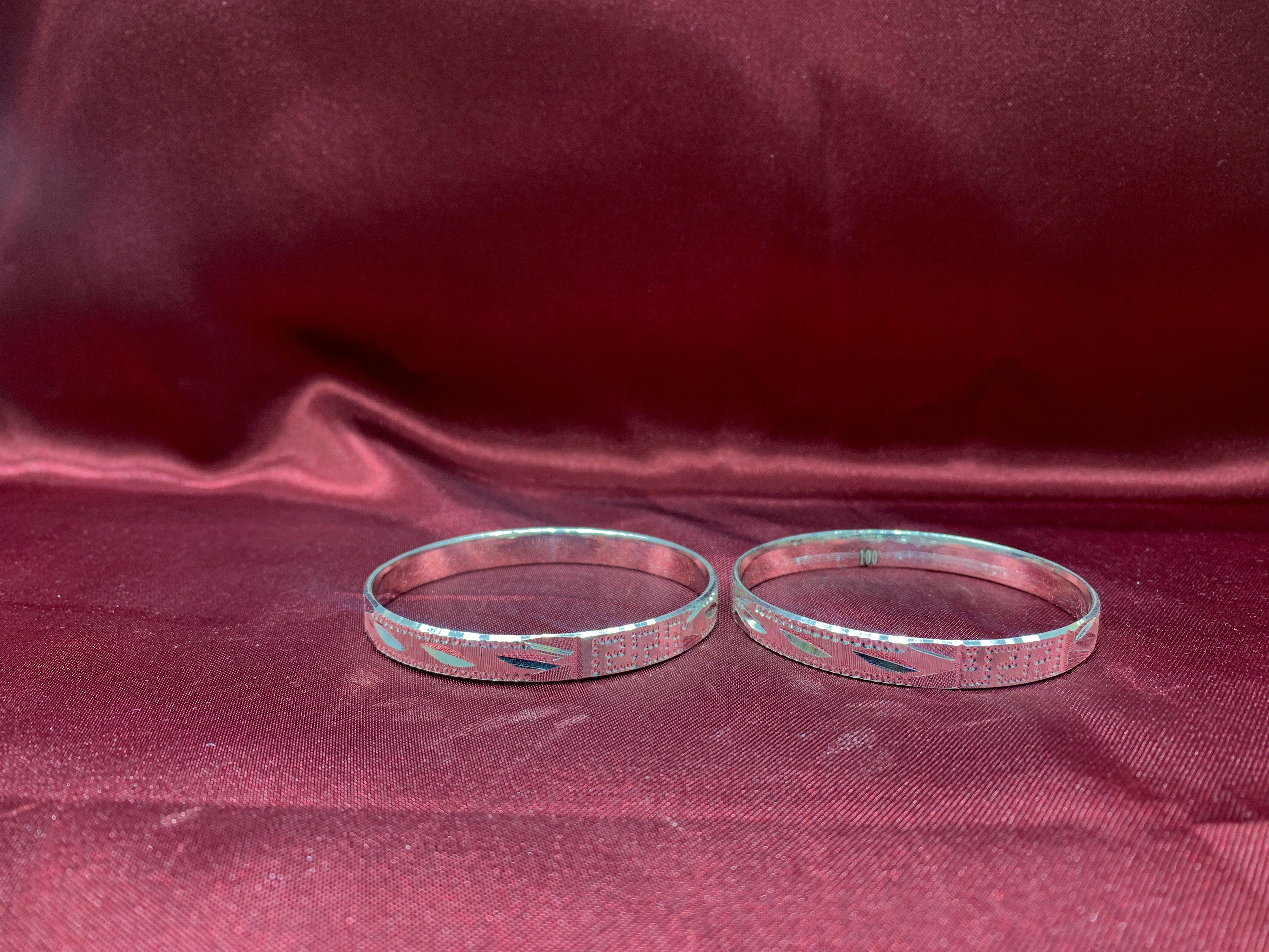 Traditional silver bangles B19