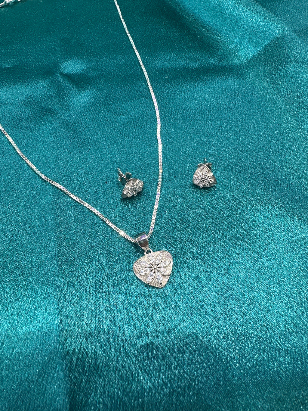 Women’s Fancy Silver pendant set