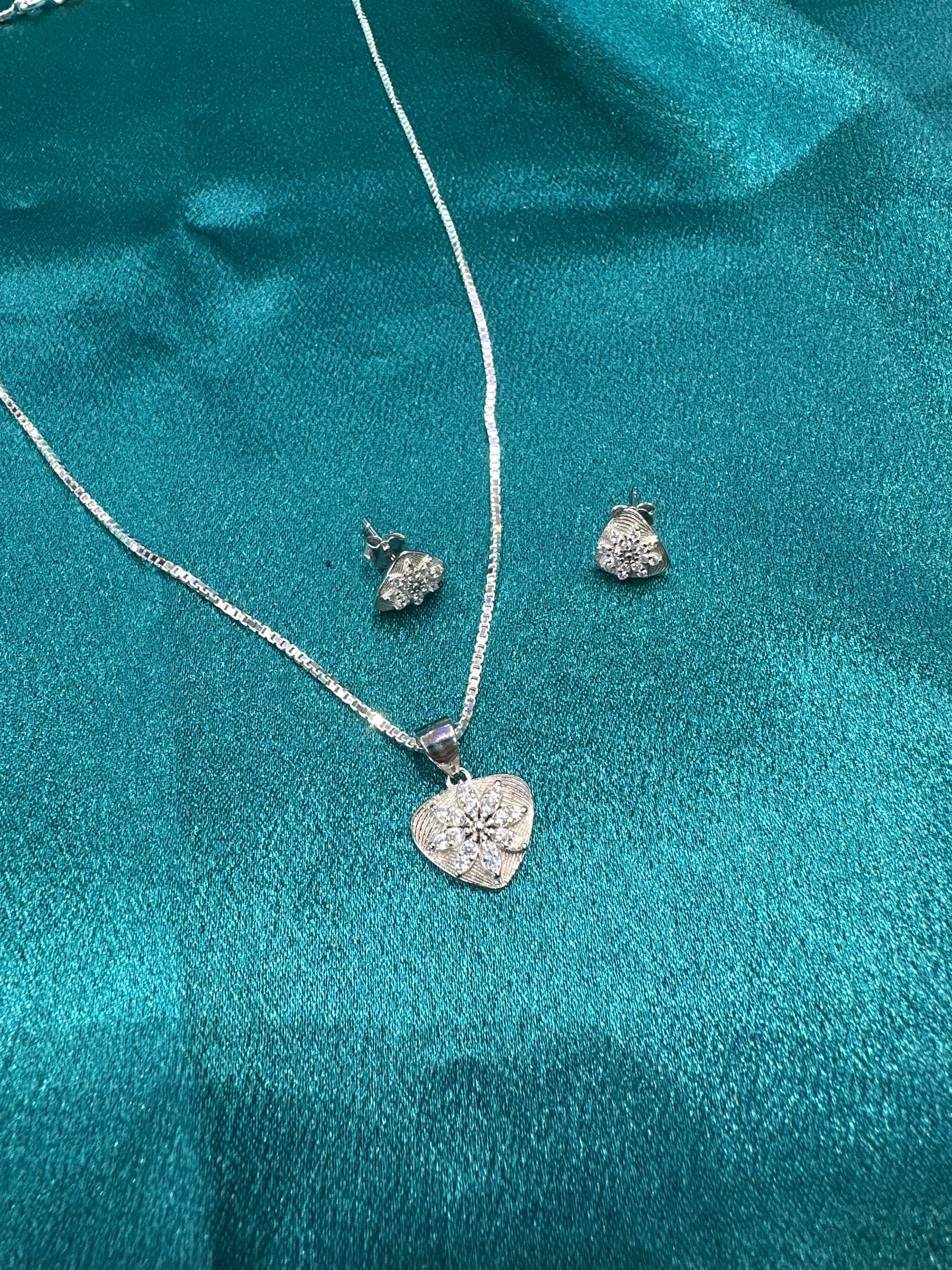 Women’s Fancy Silver pendant set
