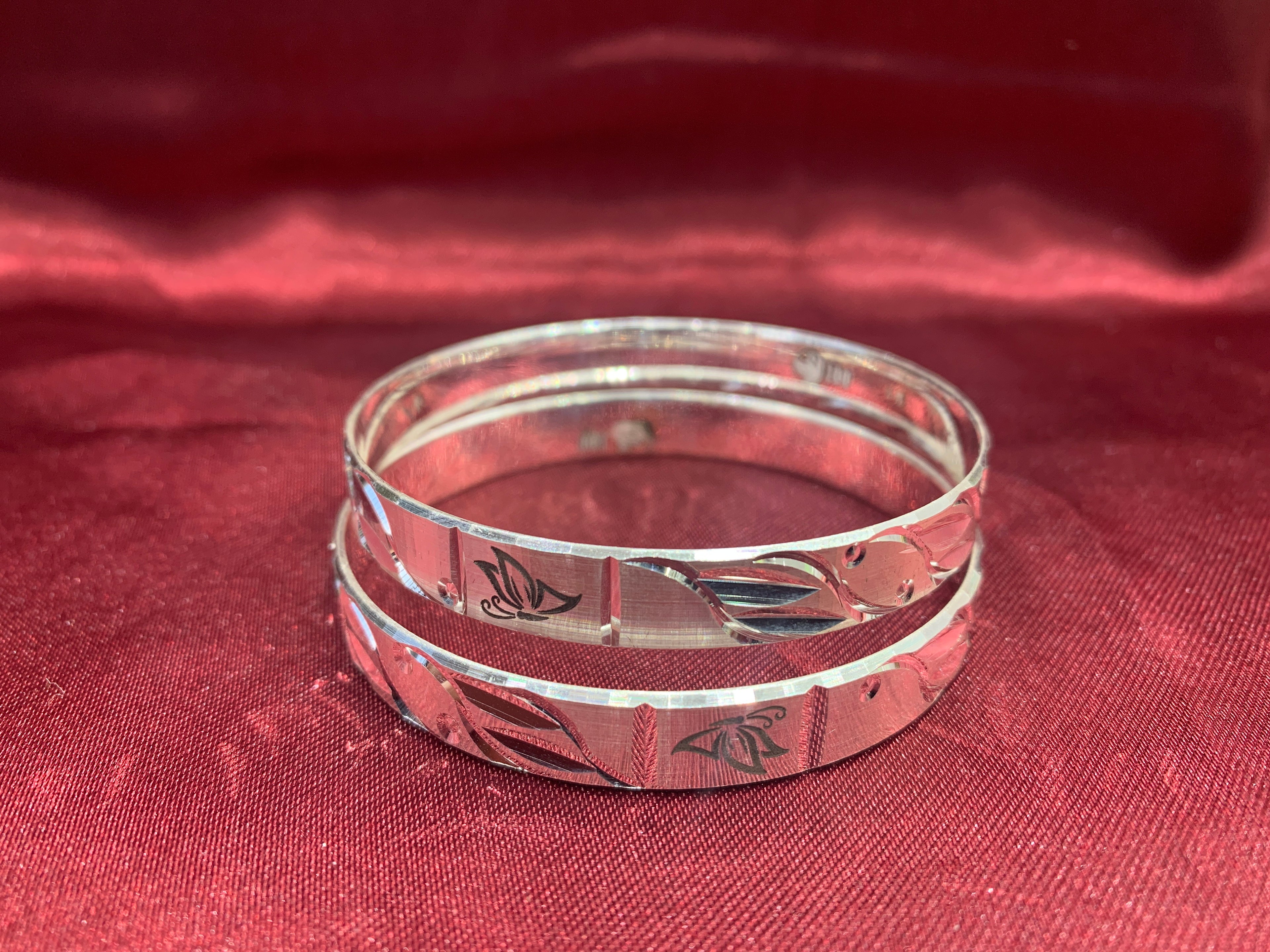 Traditional silver bangles B8