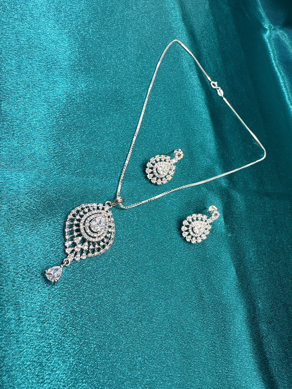 Women’s Fancy Silver pendant set