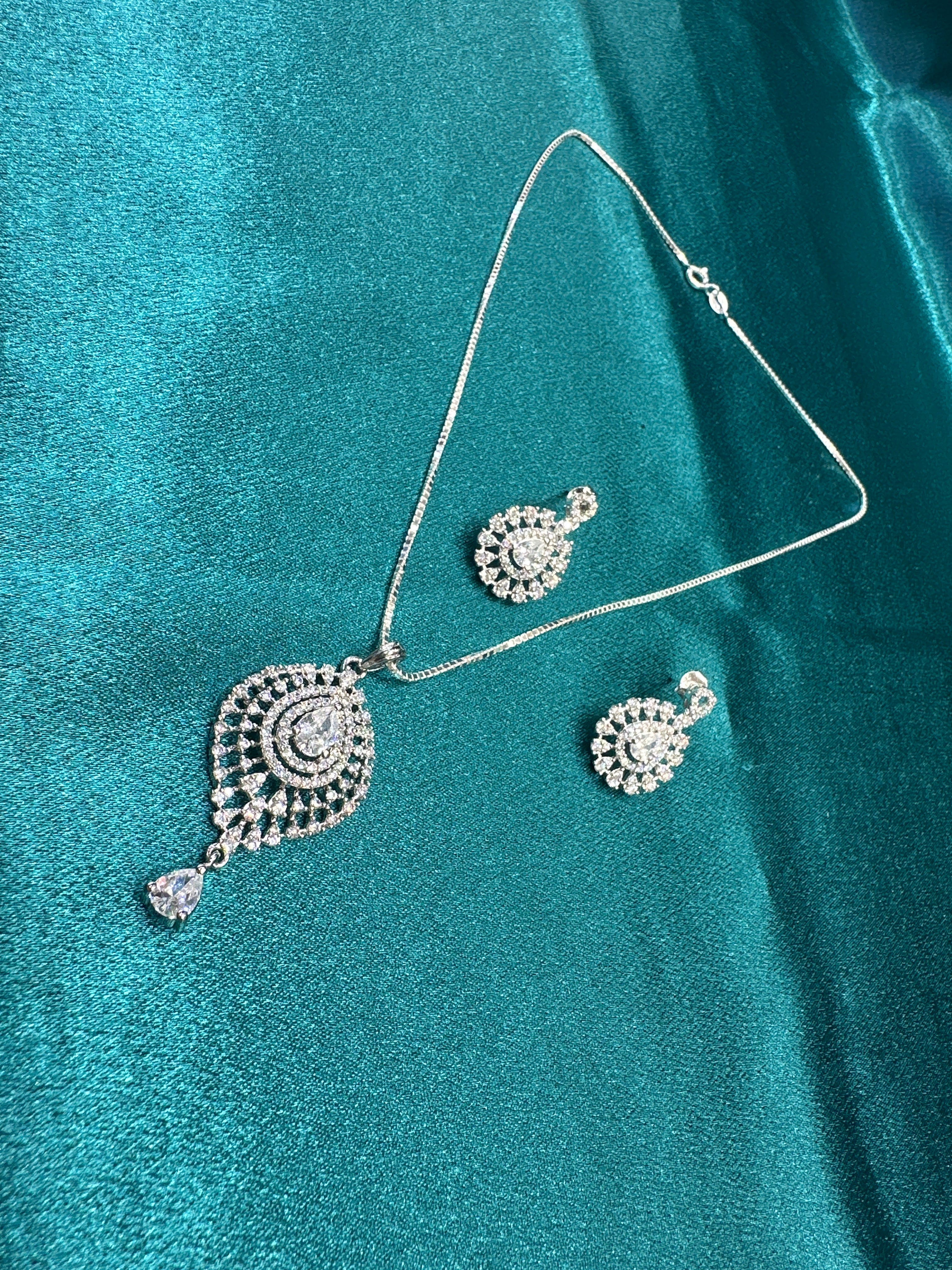 Women’s Fancy Silver pendant set