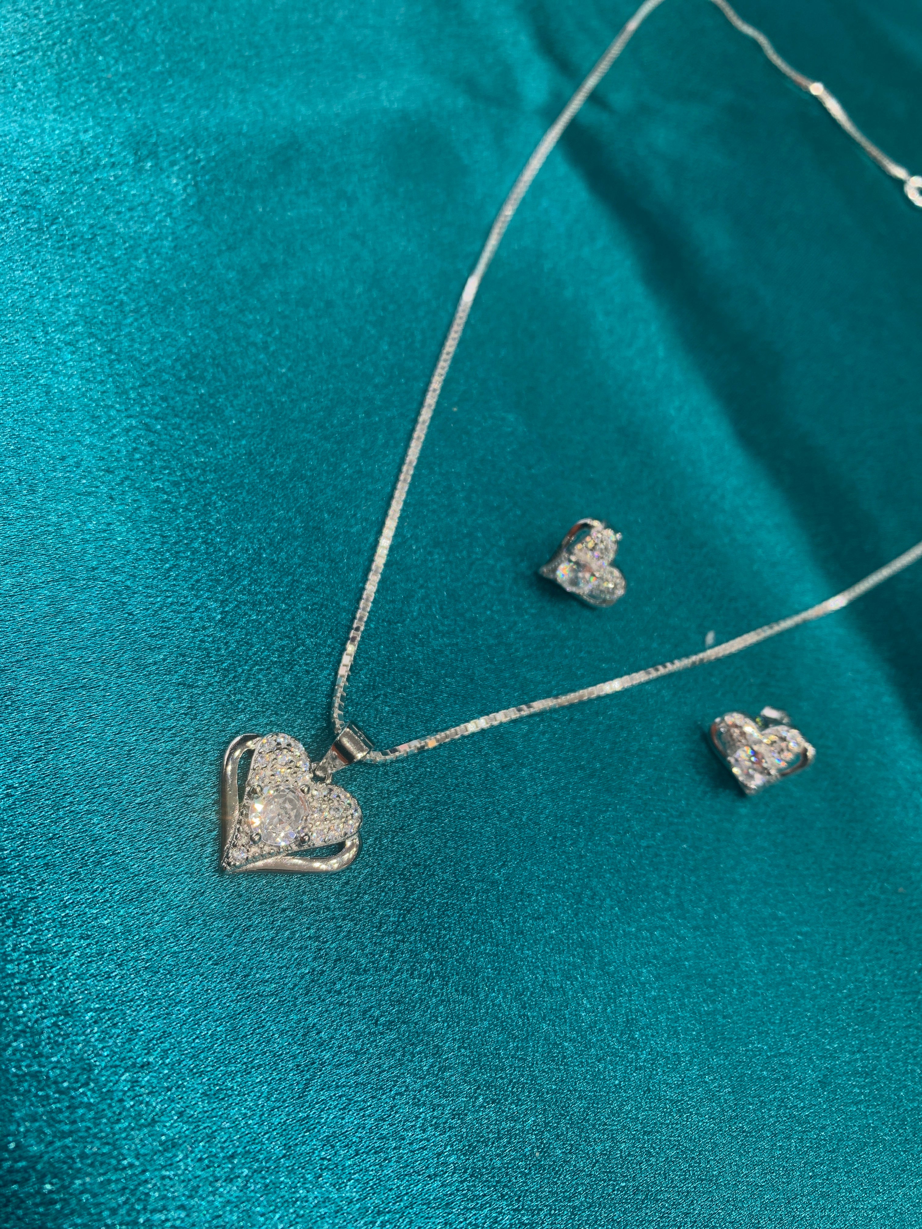 Women’s Fancy Silver pendant set