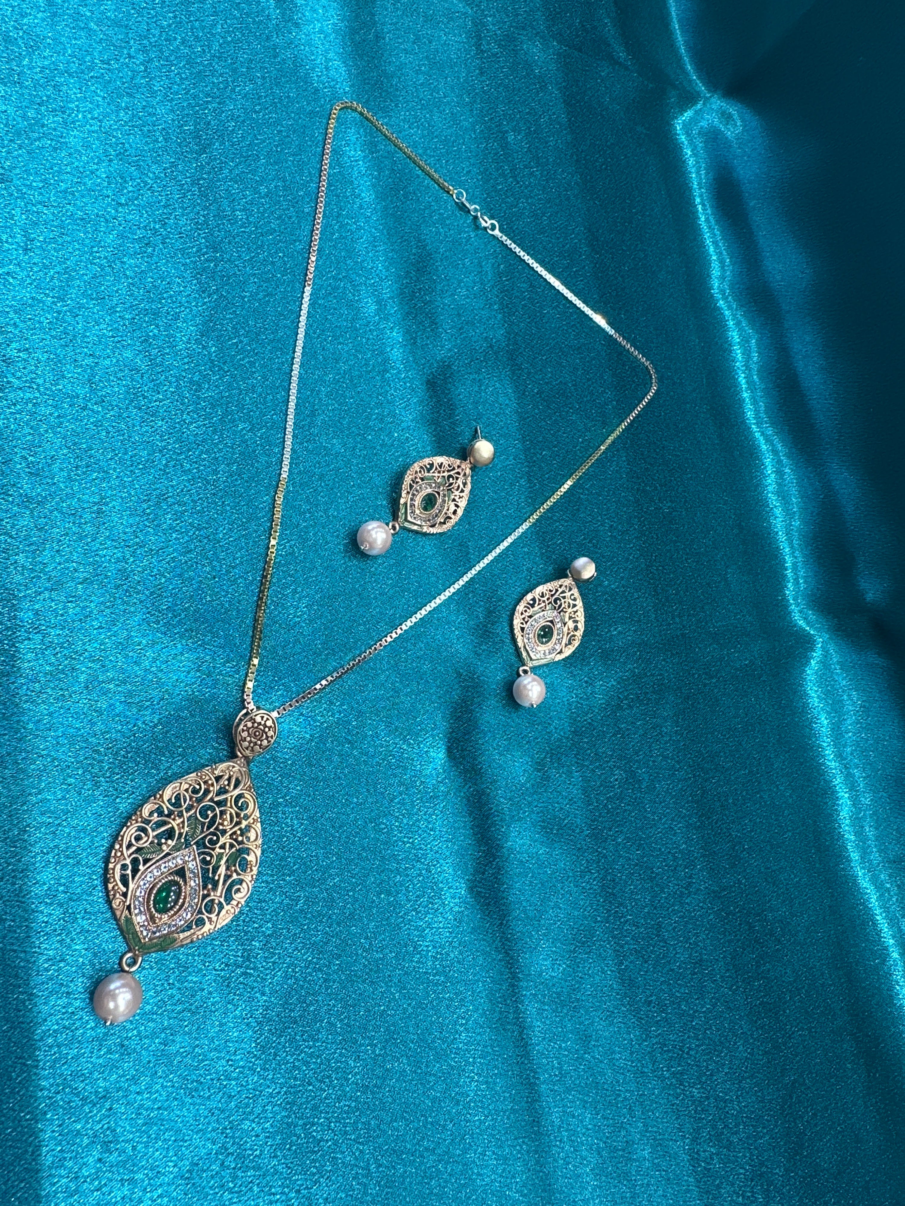 Women’s Fancy Silver pendant set