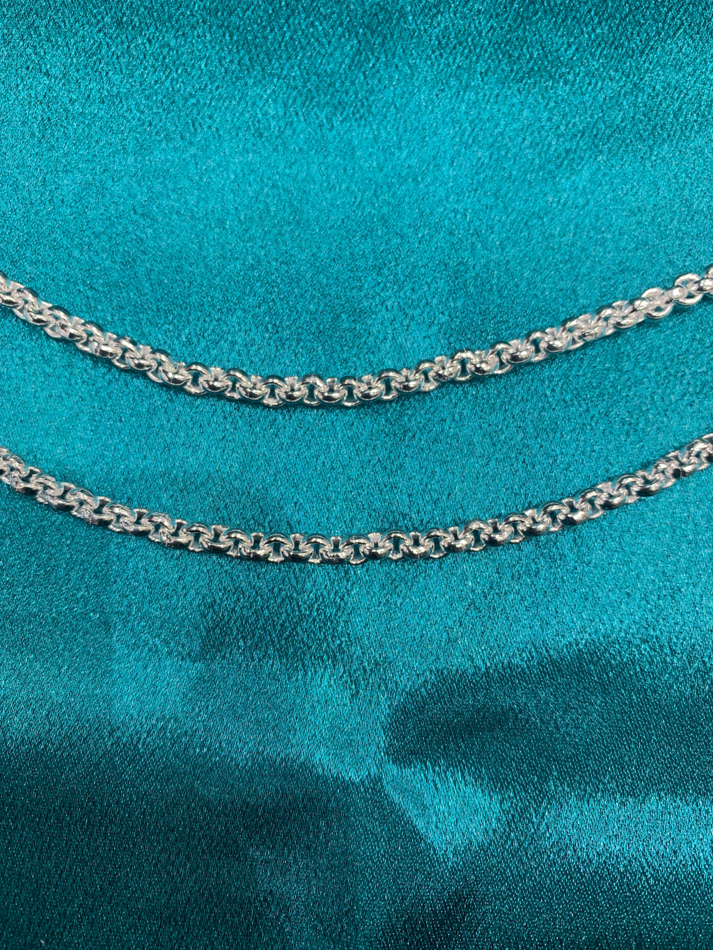 Fancy silver anklets in round rings design