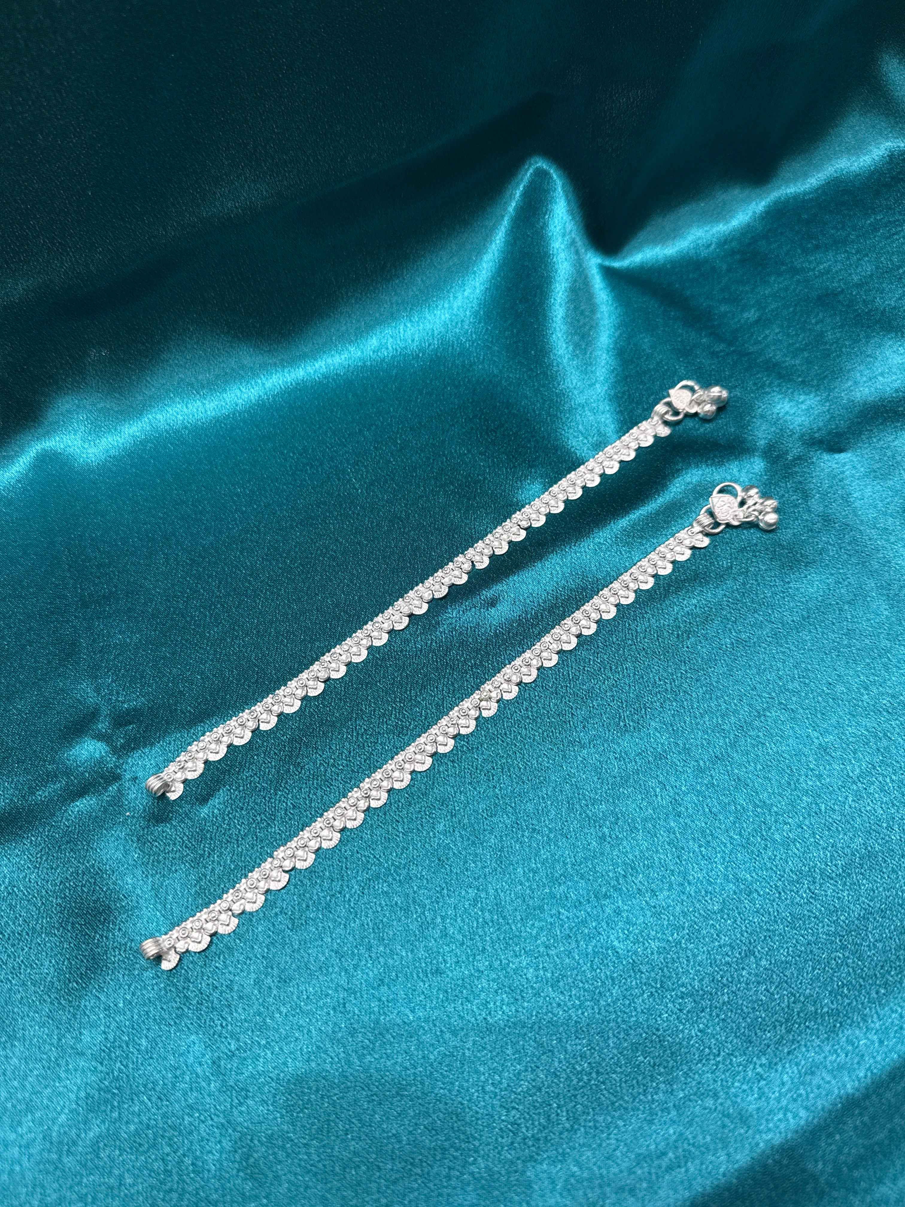 Fancy silver kids plain anklet with repeating pattern (Size: 10-12 year old)