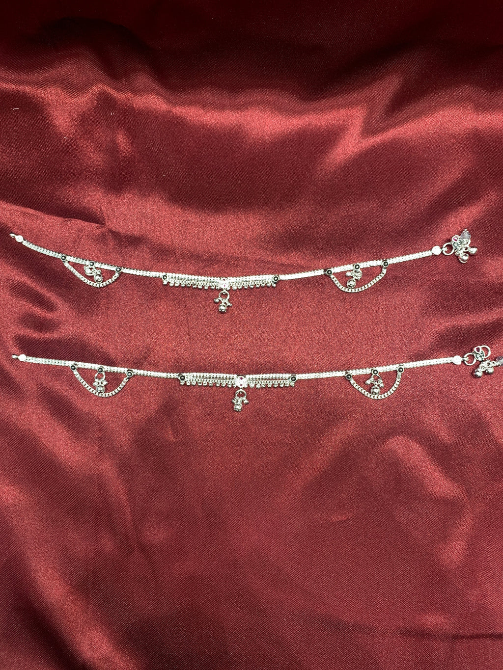 Fancy silver anklets with frill design