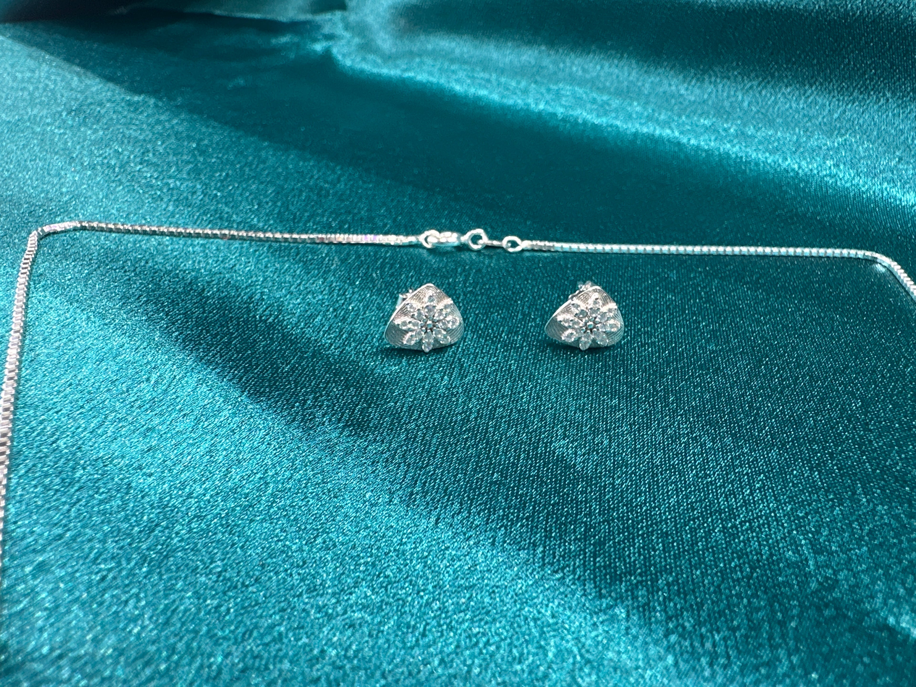Women’s Fancy Silver pendant set