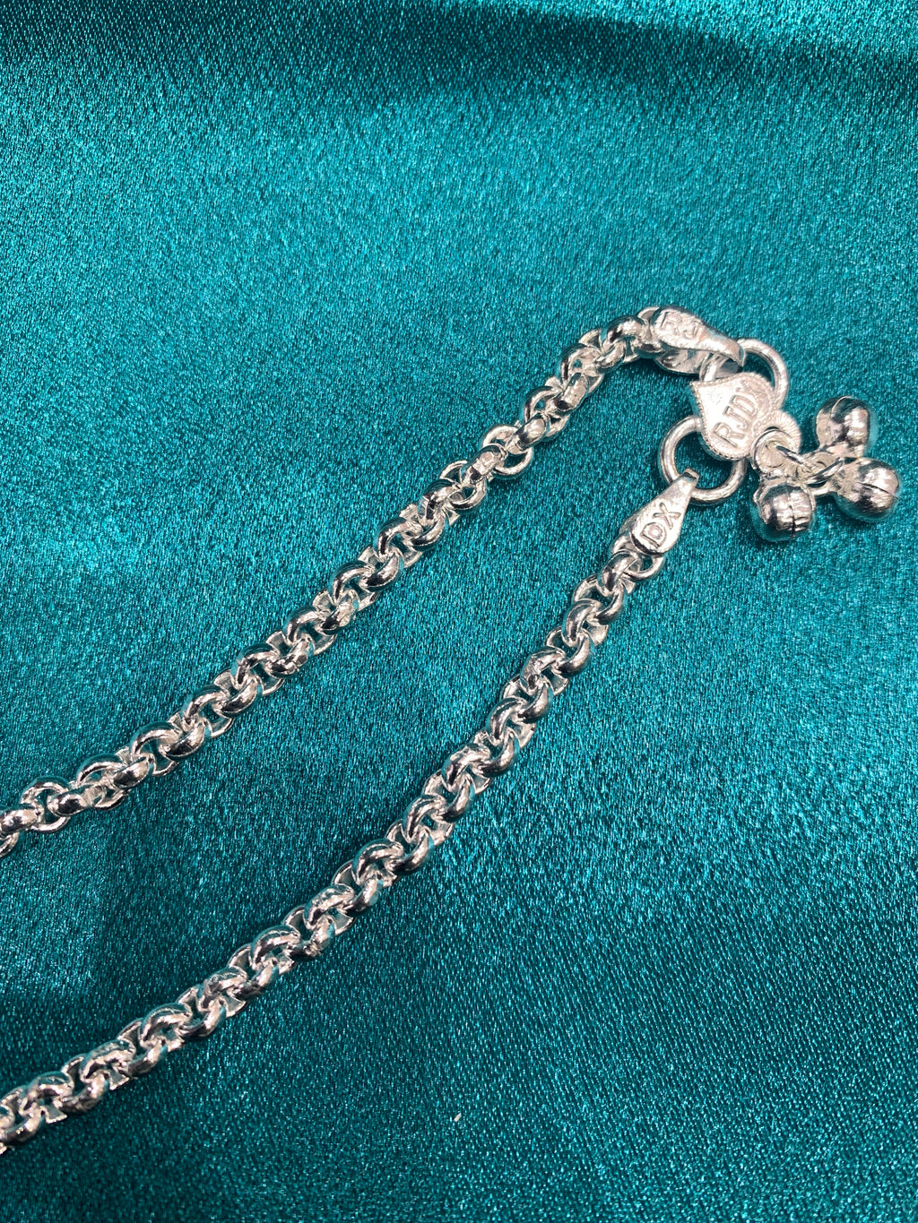 Fancy silver anklets in round rings design
