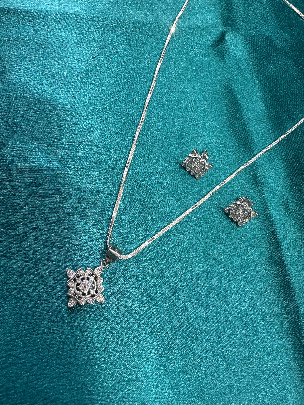 Women’s Fancy Silver pendant set