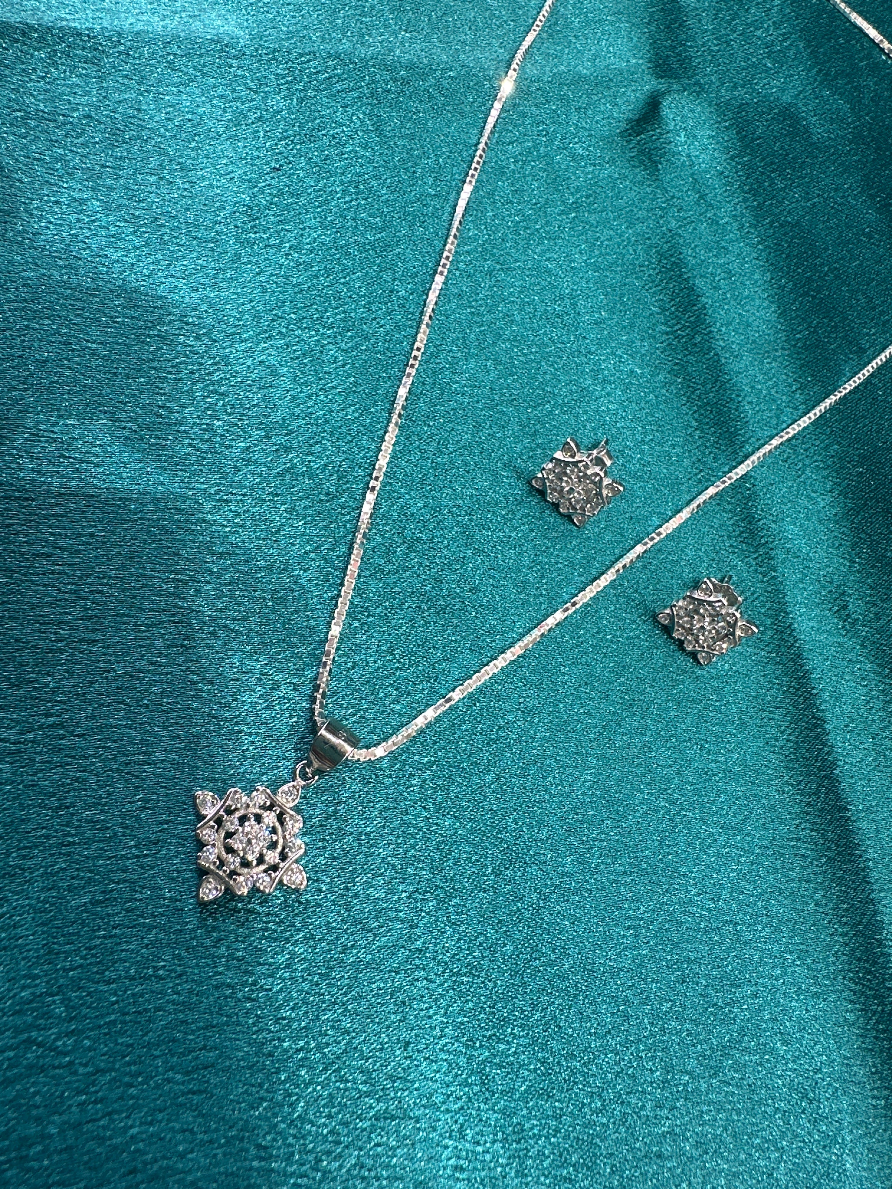 Women’s Fancy Silver pendant set