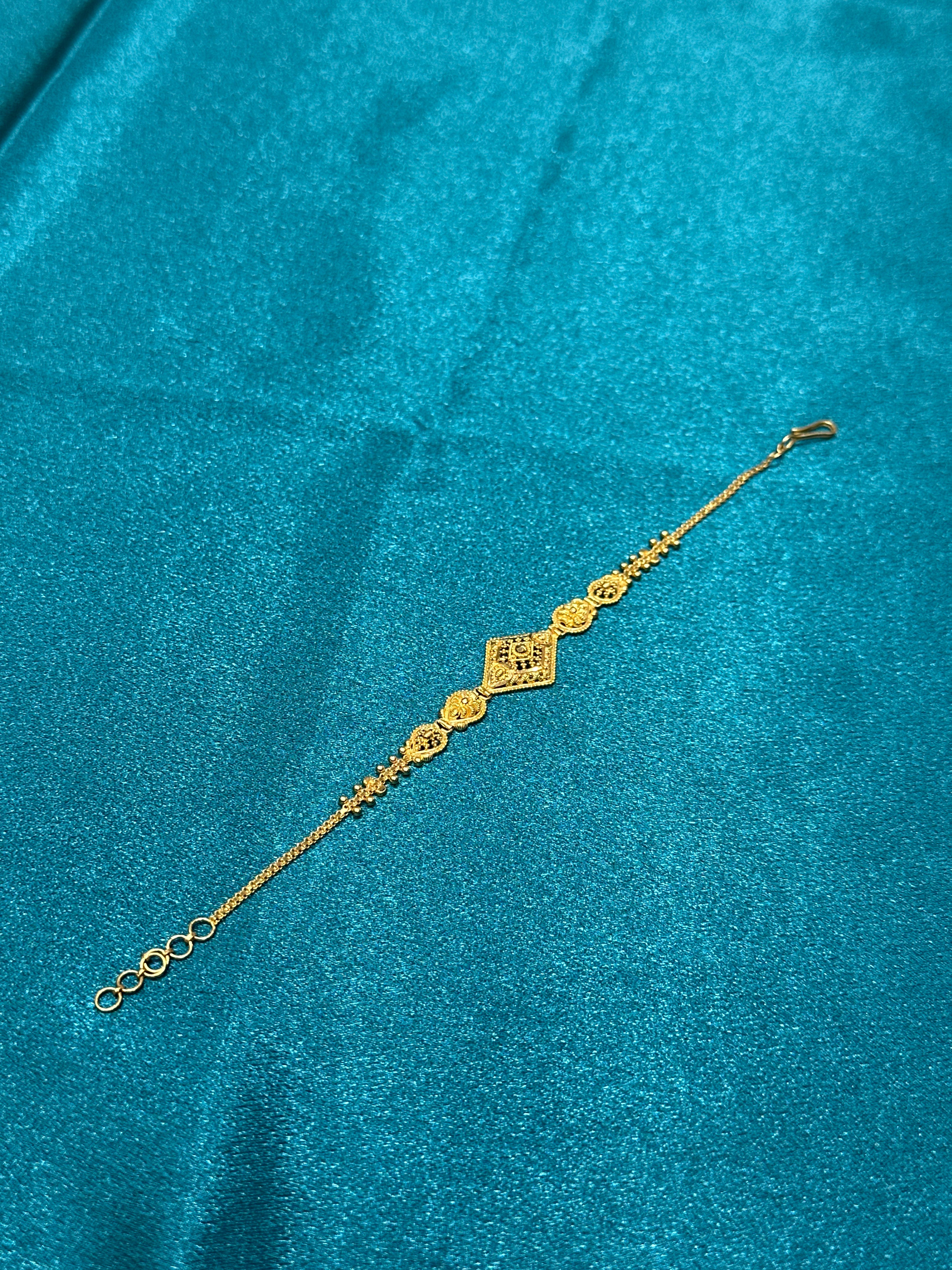 22K Gold Bracelet Traditional Style