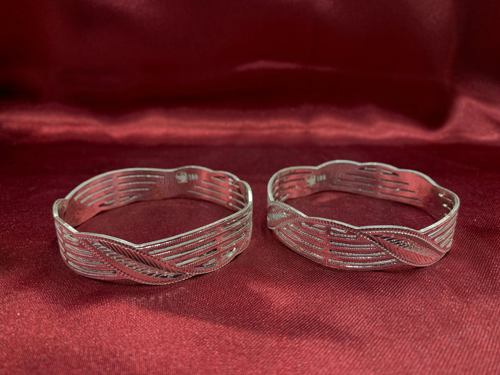 Traditional silver bangles B10