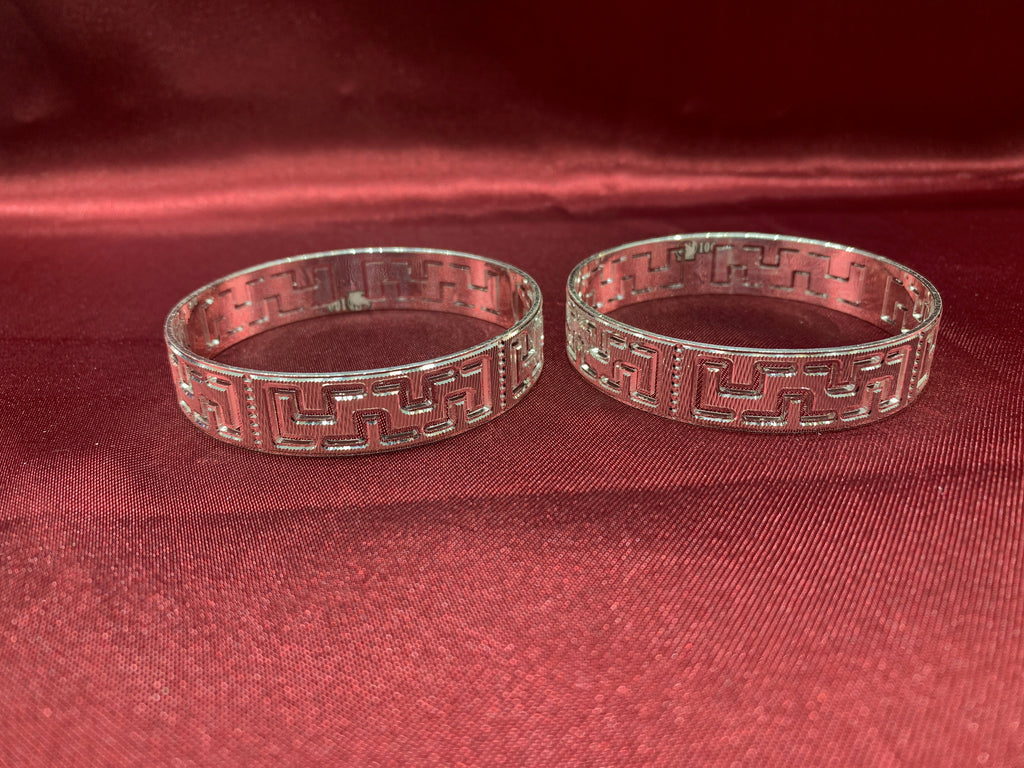 Traditional silver bangles B17