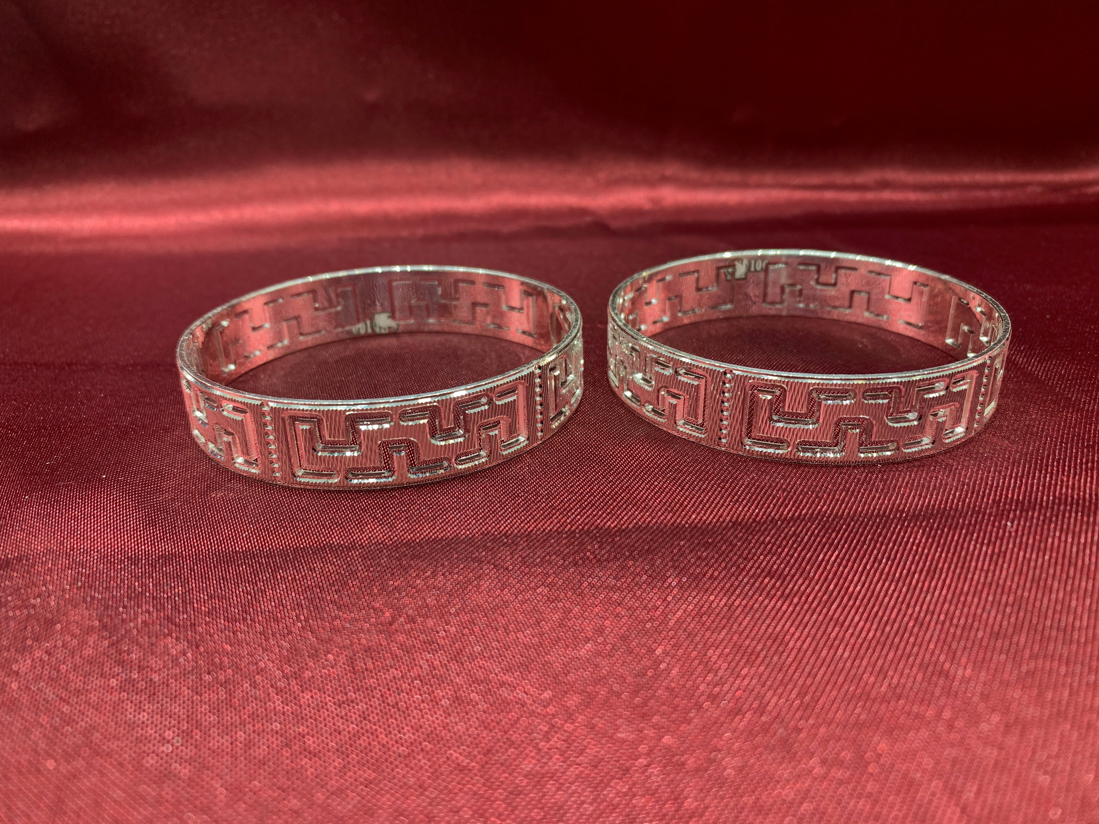 Traditional silver bangles B17