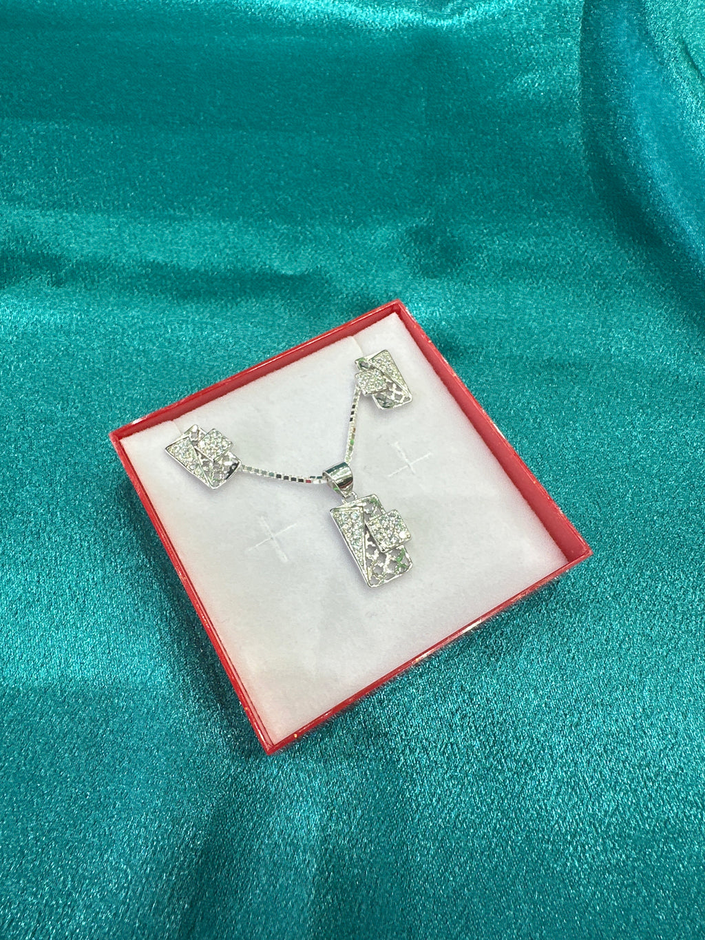 Women’s Fancy Silver pendant set