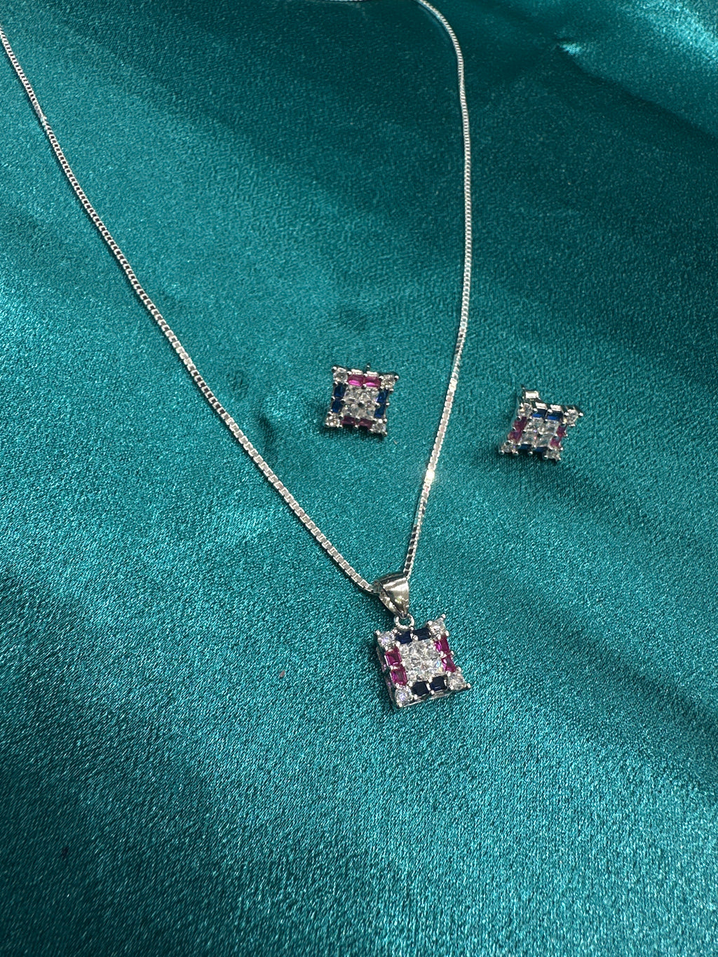 Women’s Fancy Silver pendant set