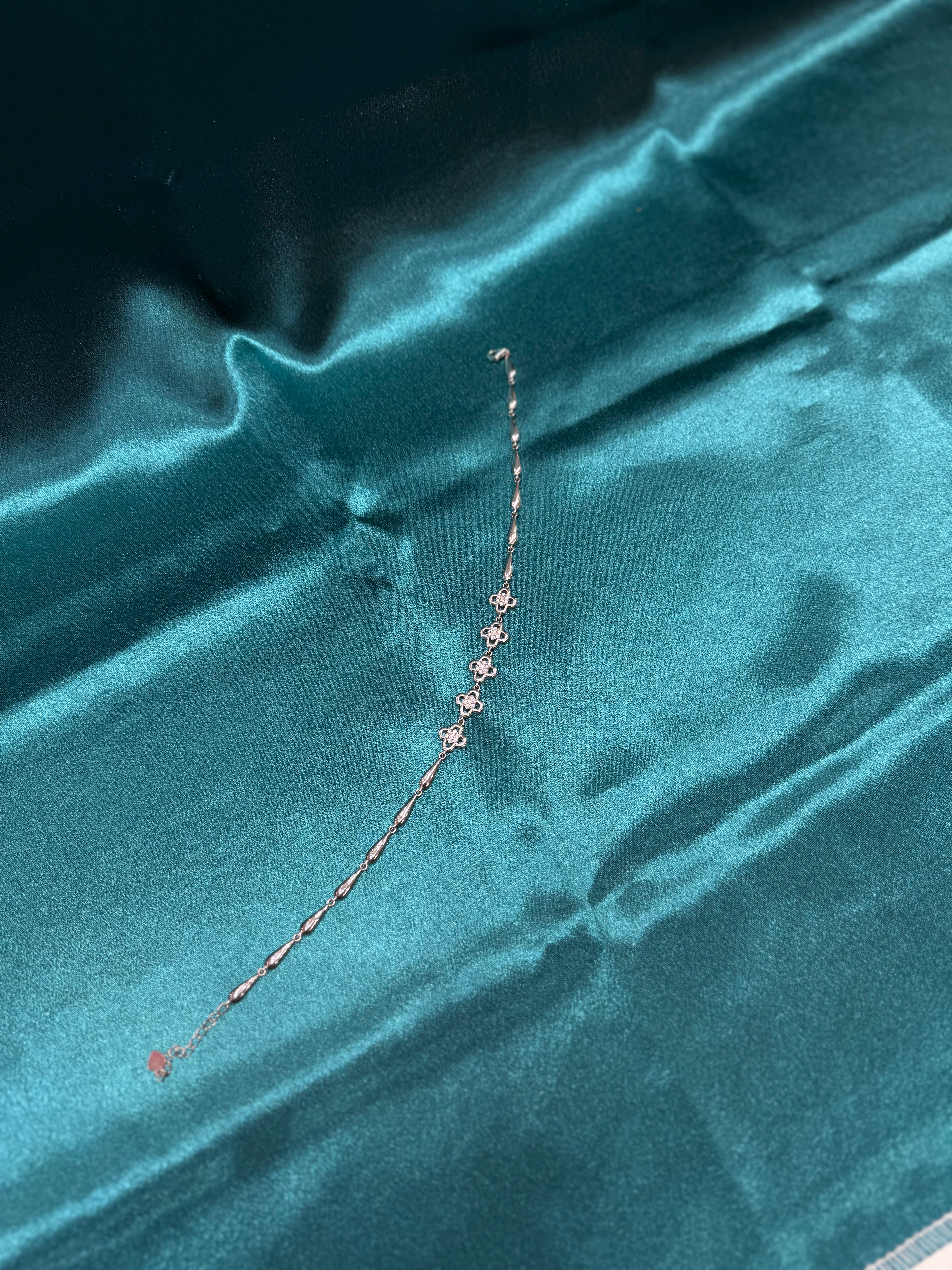 Single fancy silver anklet with flower studded with CZ stone